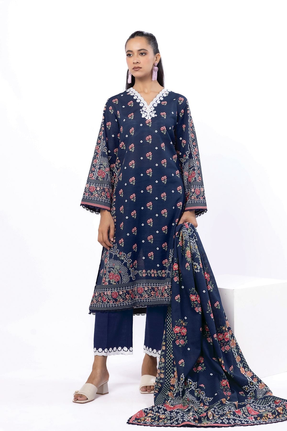 Embroidered Light Khaddar Tailored 3 Piece - CV05AST-VG