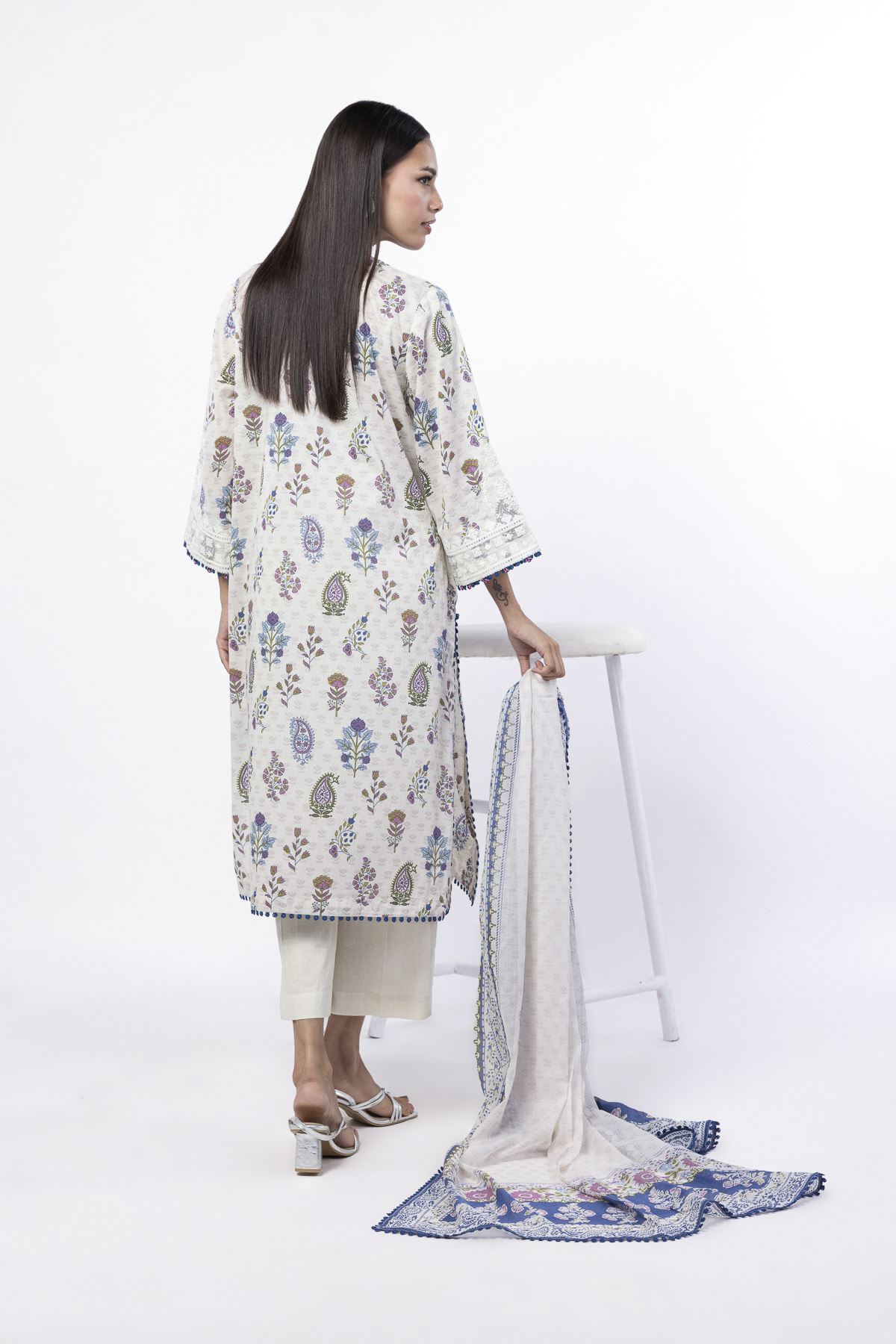 Embroidered Lawn Fabrics 3 Piece - CA02A-VG