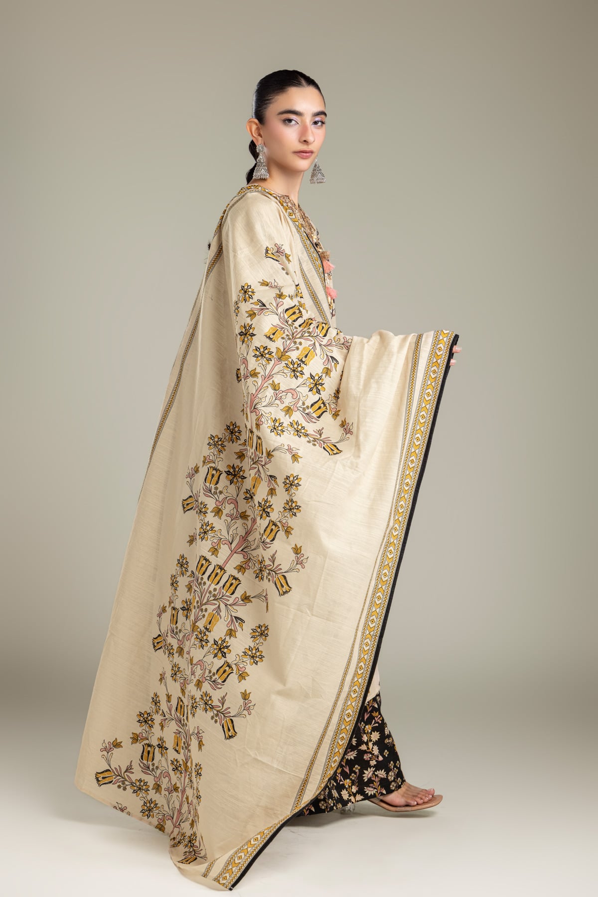 Embroidered Light Khaddar Fabrics 3 Piece - 2-26-202-A-D-VG