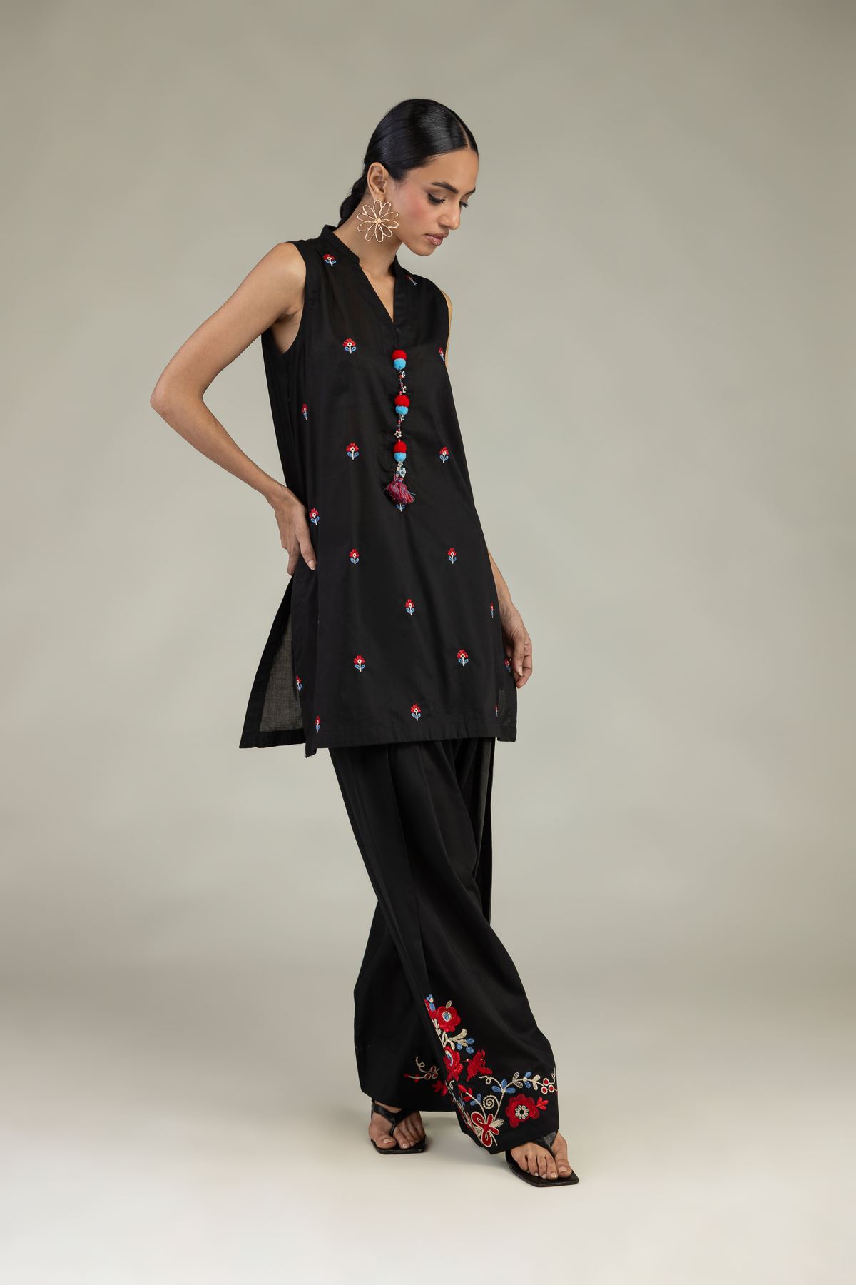 Embroidered Cambric Black Sleeveless Kurta - 1-26-226-A-I1-VG