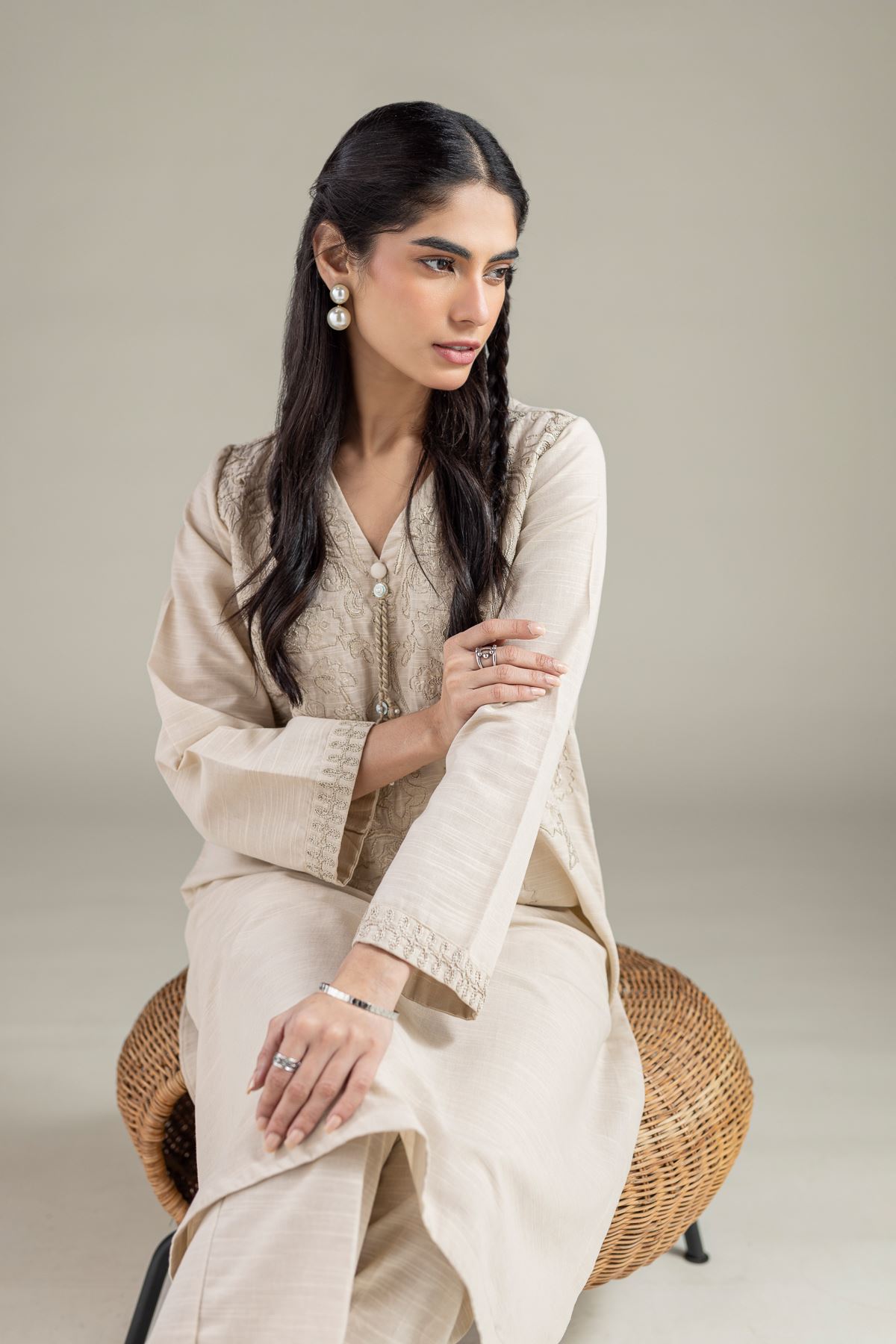 Embroidered Khaddar Kurta - 25-10-10S6-05TA-VG