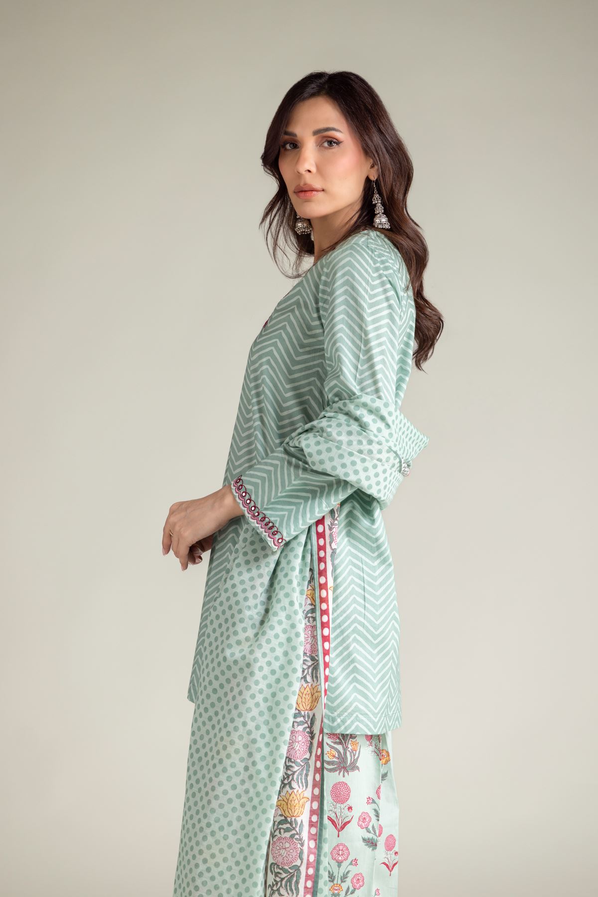 Embroidered Textured Lawn Floral Mint Dupatta - 25-09-10E4-04TB-VG