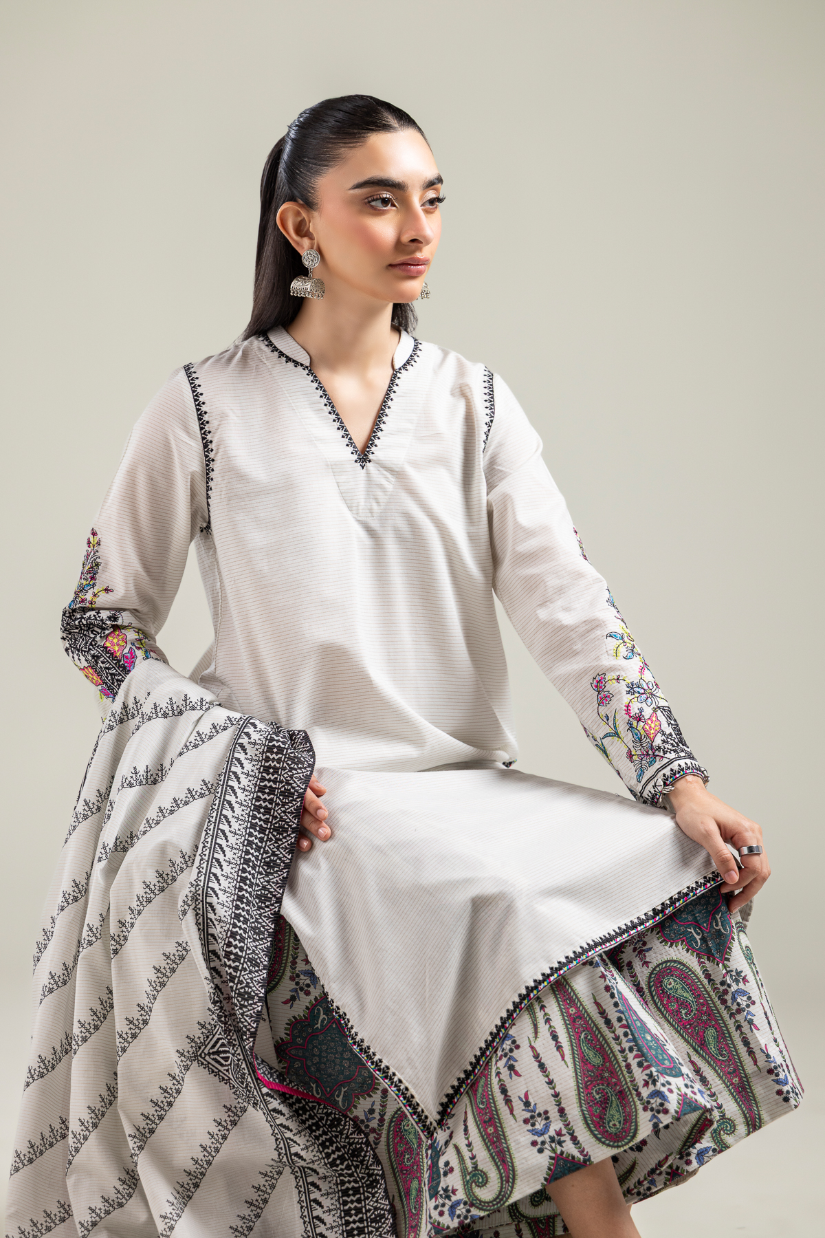 Embroidered Mesuri Geometric Off-White Dupatta - 1-26-142-A-A-VG