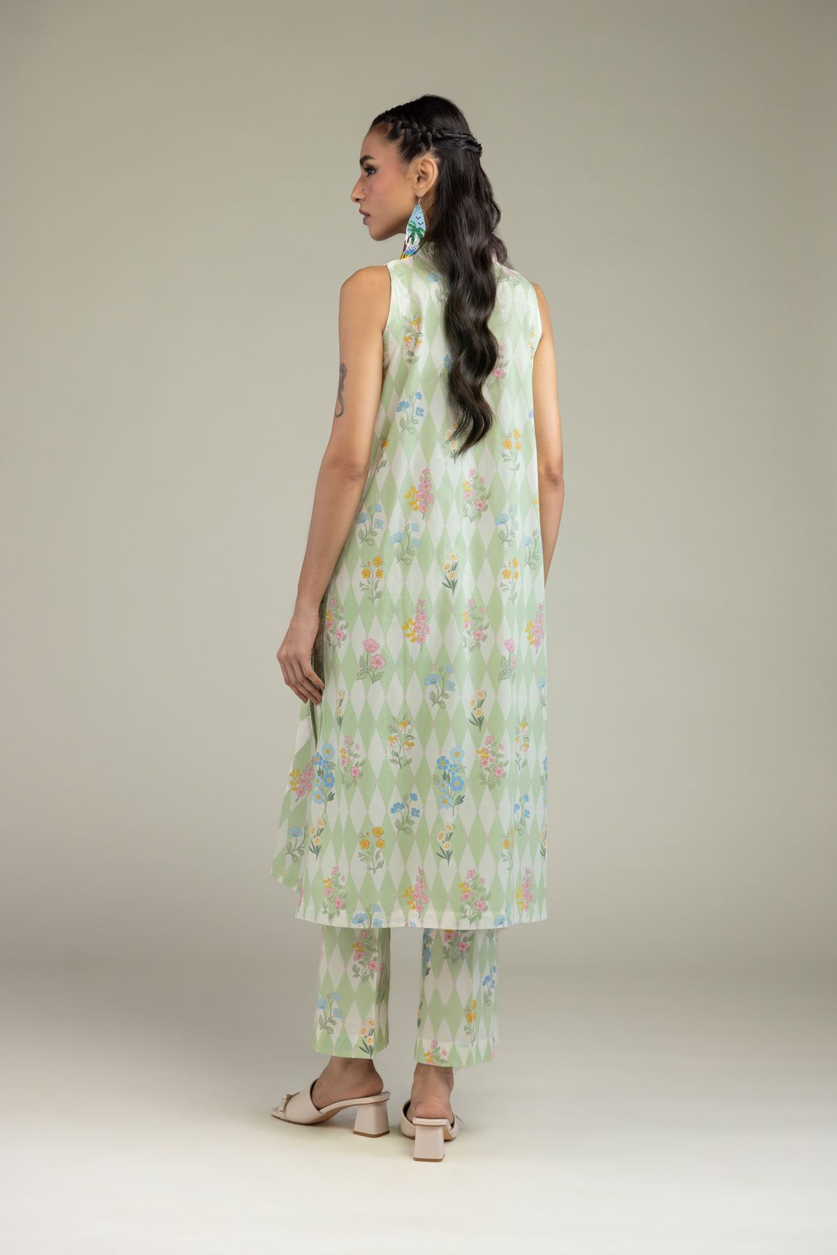 Printed Cambric Sleeveless Floral Kurta - 25-08-12E8-07TB-VG