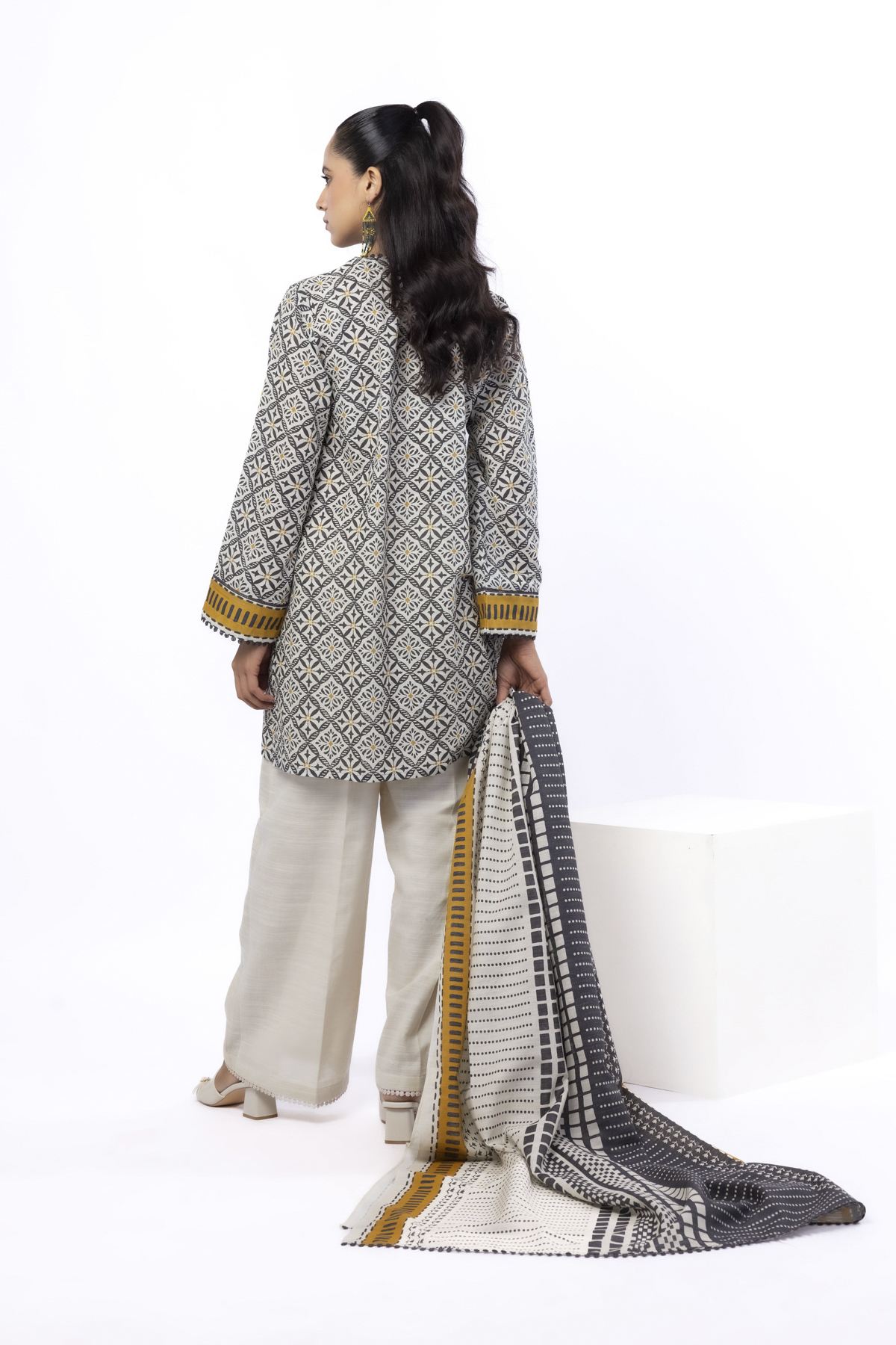 Printed Light Khaddar Tailored 3 Piece - KN23AST-VG