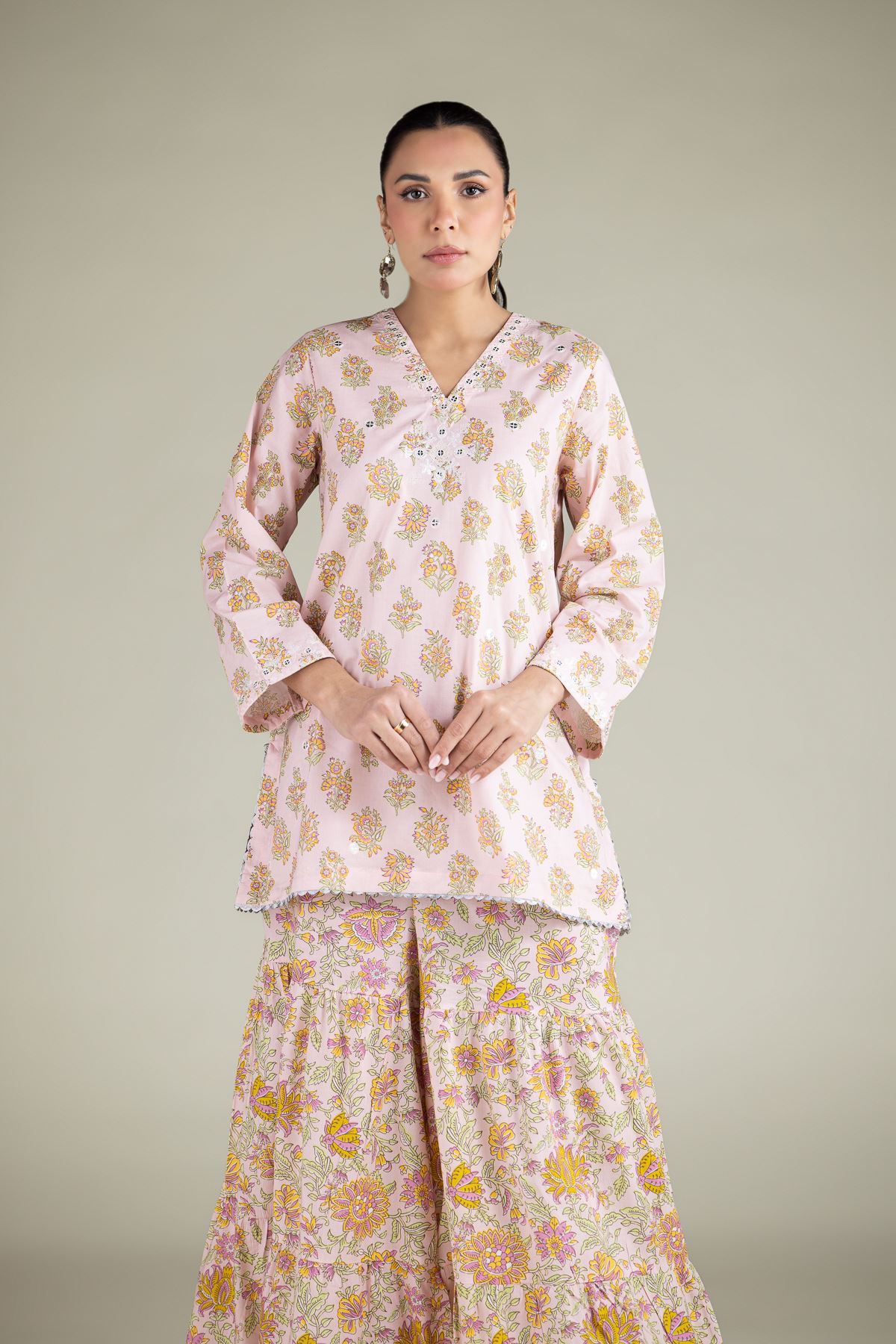 Embroidered Cotton Viscose Floral V-neck Kurta - 25-00-X2-08TB-VG
