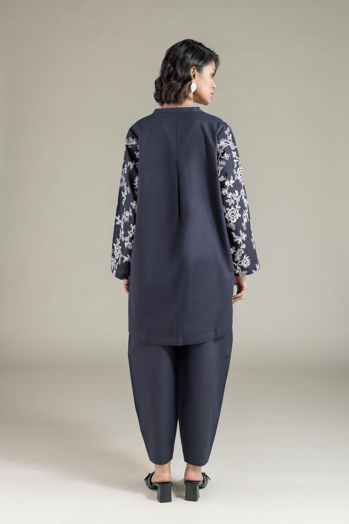 Embroidered Khaddar Kurta - 25-09-9S1-04TA-VG