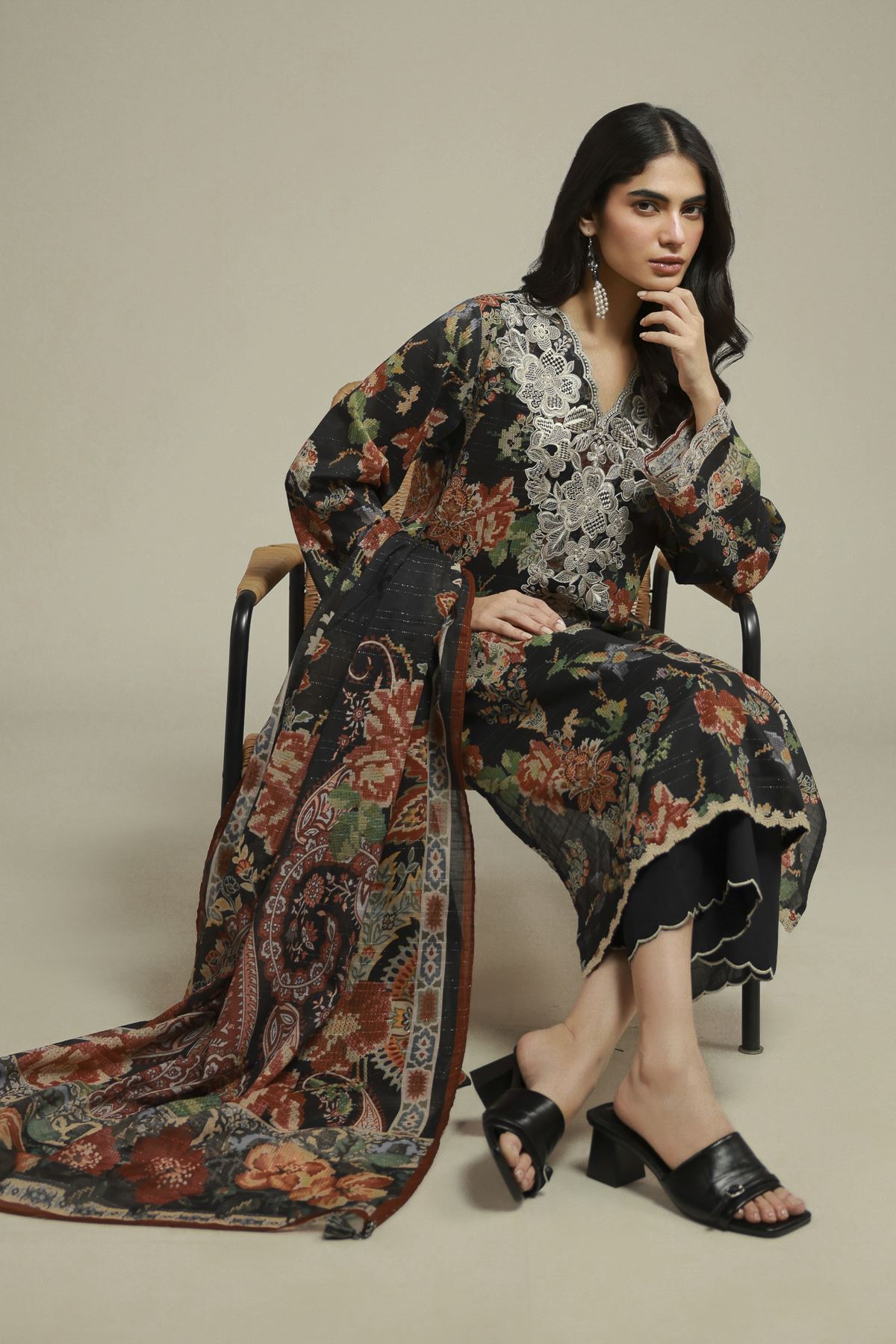 Embroidered Mesuri Black Tailored Set - T-A22-26-112FH1-VG