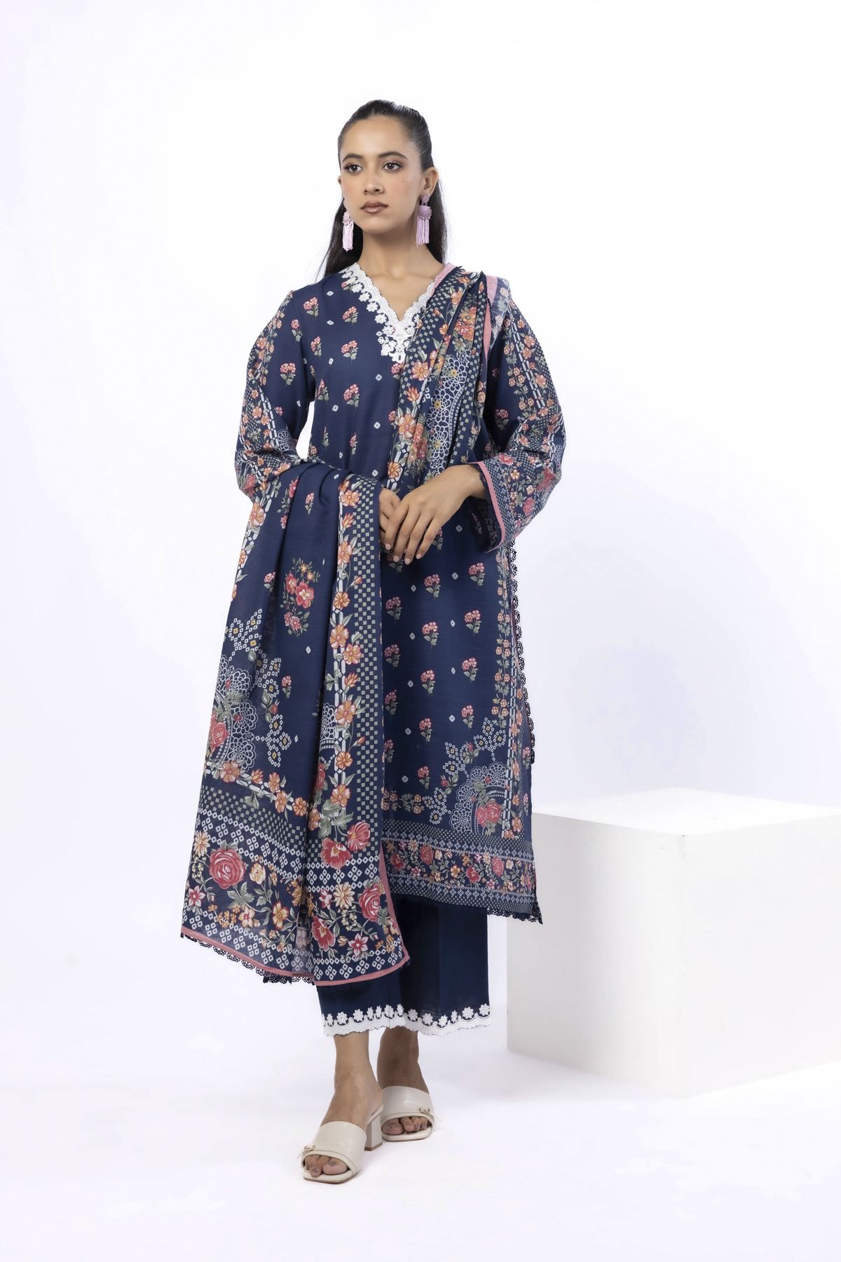 Embroidered Light Khaddar Fabrics 3 Piece - KN42YA-VG