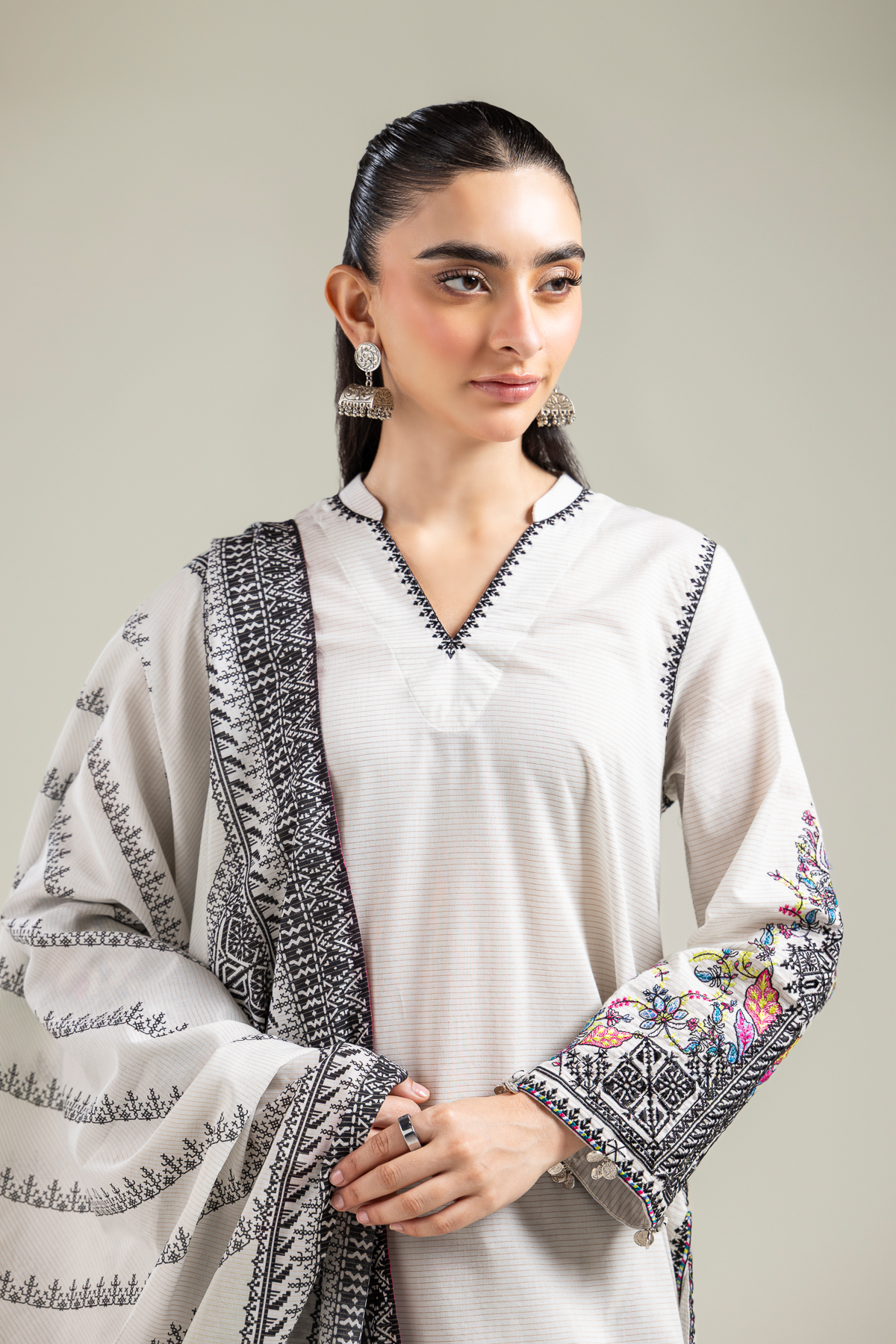 Embroidered Mesuri Geometric Off-White Dupatta - 1-26-142-A-A-VG