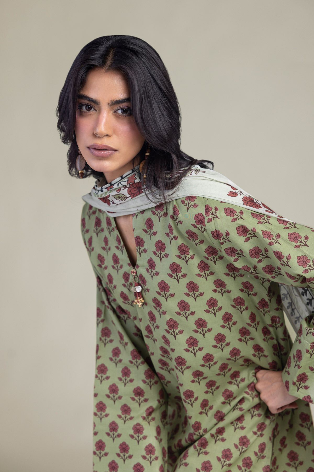 Printed Lawn Floral Cambric Dupatta - 1-26-102-A-F-VG
