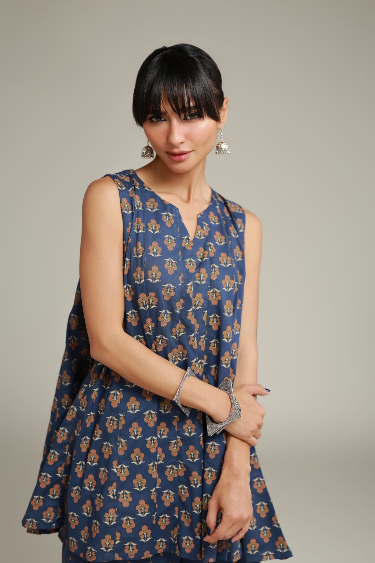 Printed Cambric Floral Sleeveless Kurta - 26-02-1E13-02TA-VG
