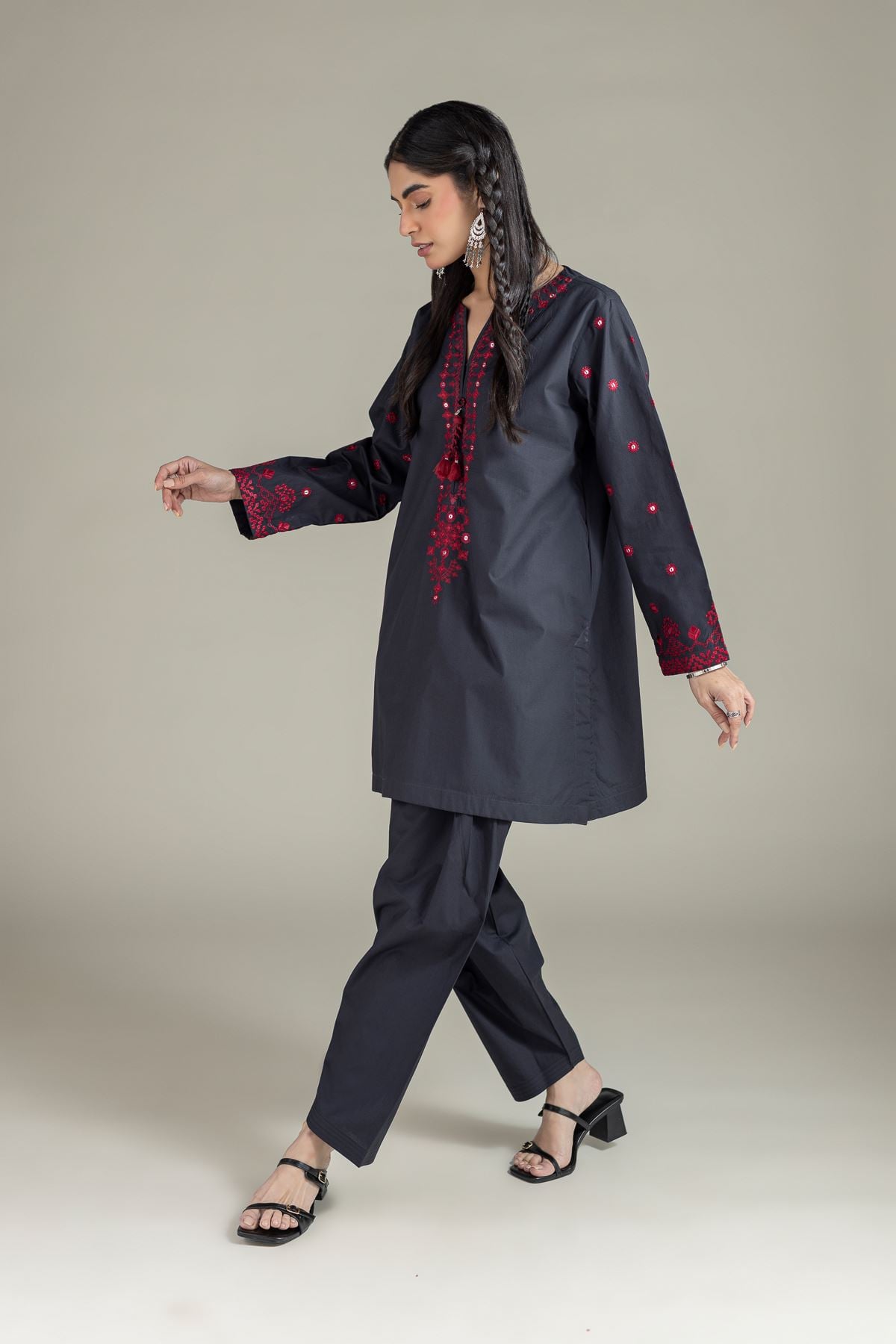 Embroidered Poplin Kurta - 25-08-8E7-04TA-VG