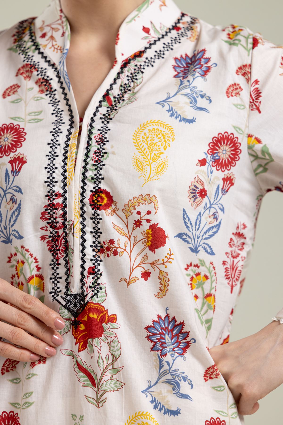 Embroidered Cambric Floral V-Neck Kurta - 1-26-135-A-D-VG