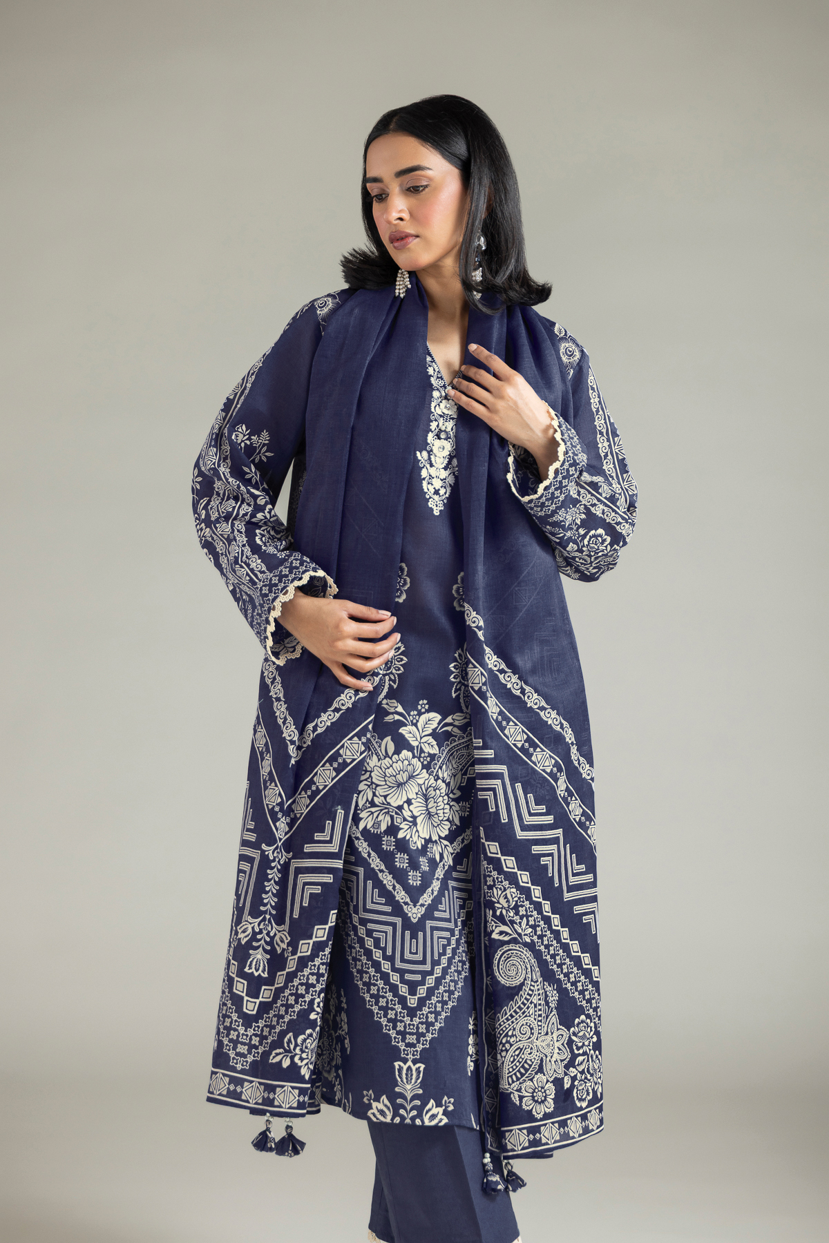 Embroidered Lawn Tailored Lawn 3-Piece - 26-02-1E13-08TA-VG