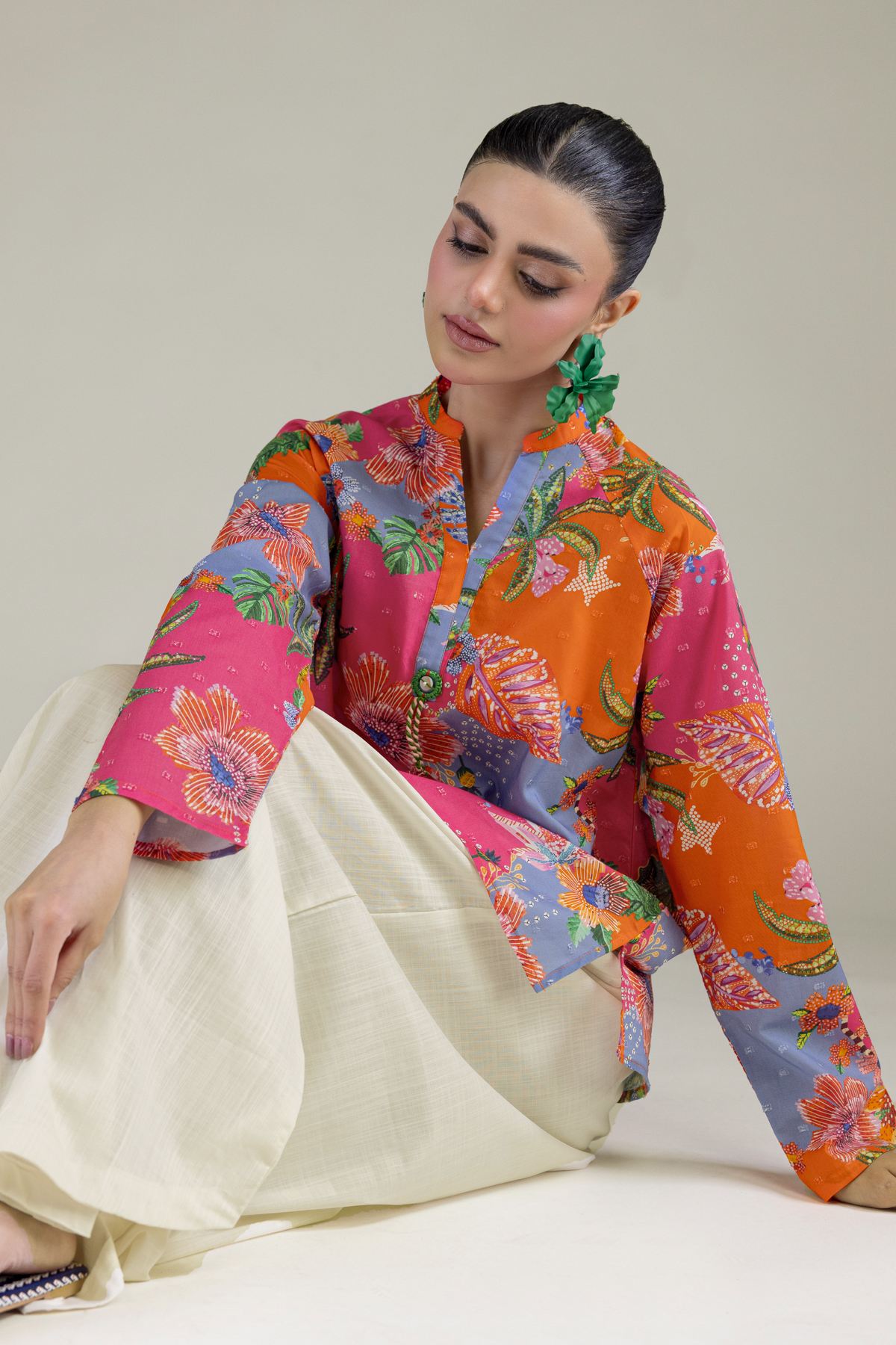 Embroidered Cambric Short Band-Collar Shirt - 3-26-203-A-H1-VG