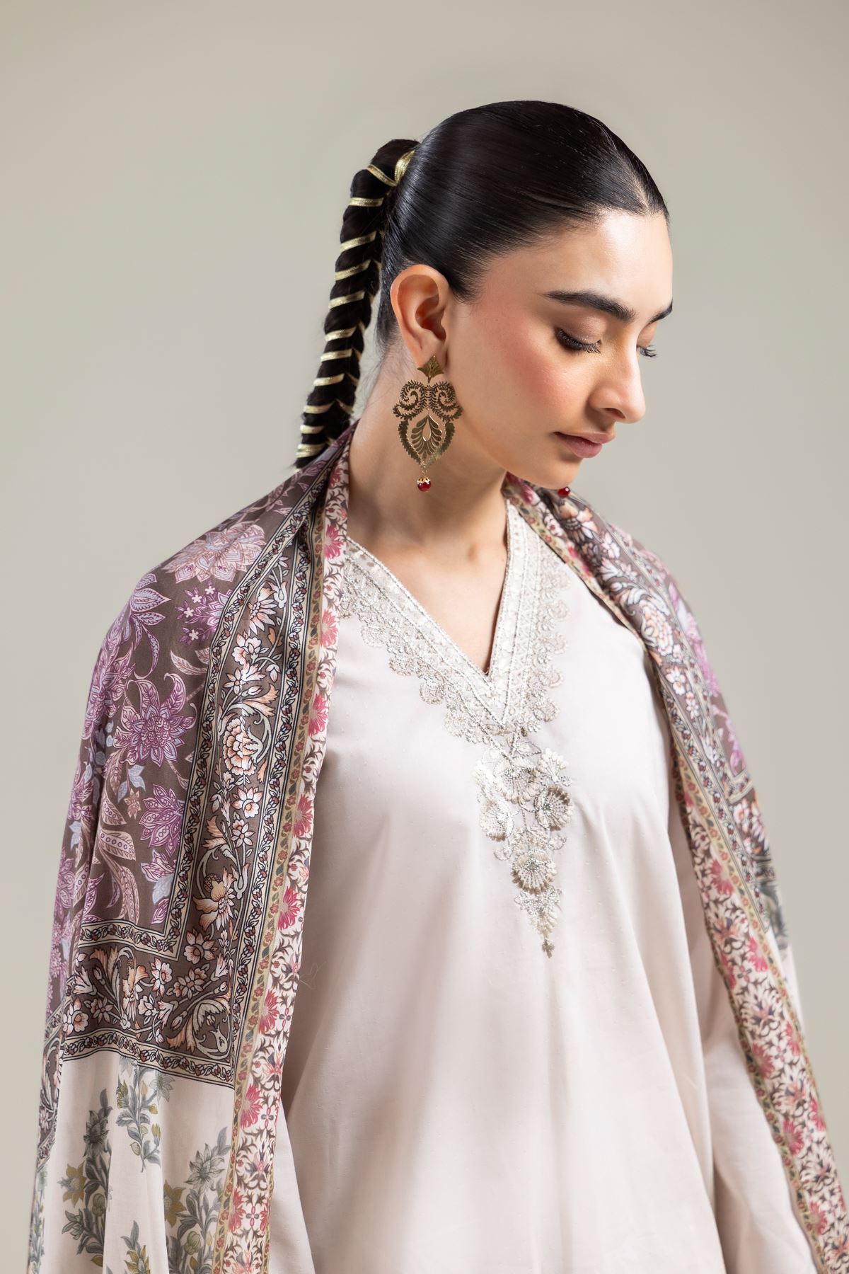 Embroidered Lawn Lawn Paisley Dupatta - 1-26-118-C-D-VG