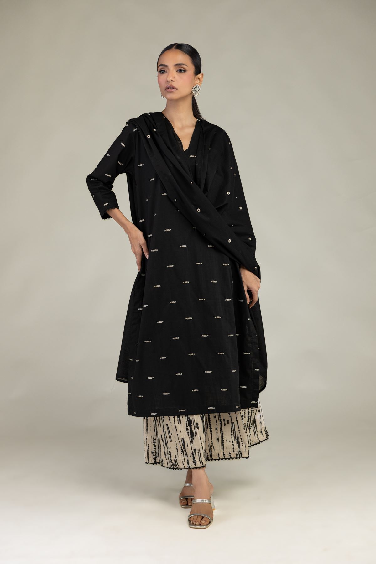 Textured Lawn Embroidered Black Lawn Dupatta - 1-26-226-A-B1-VG