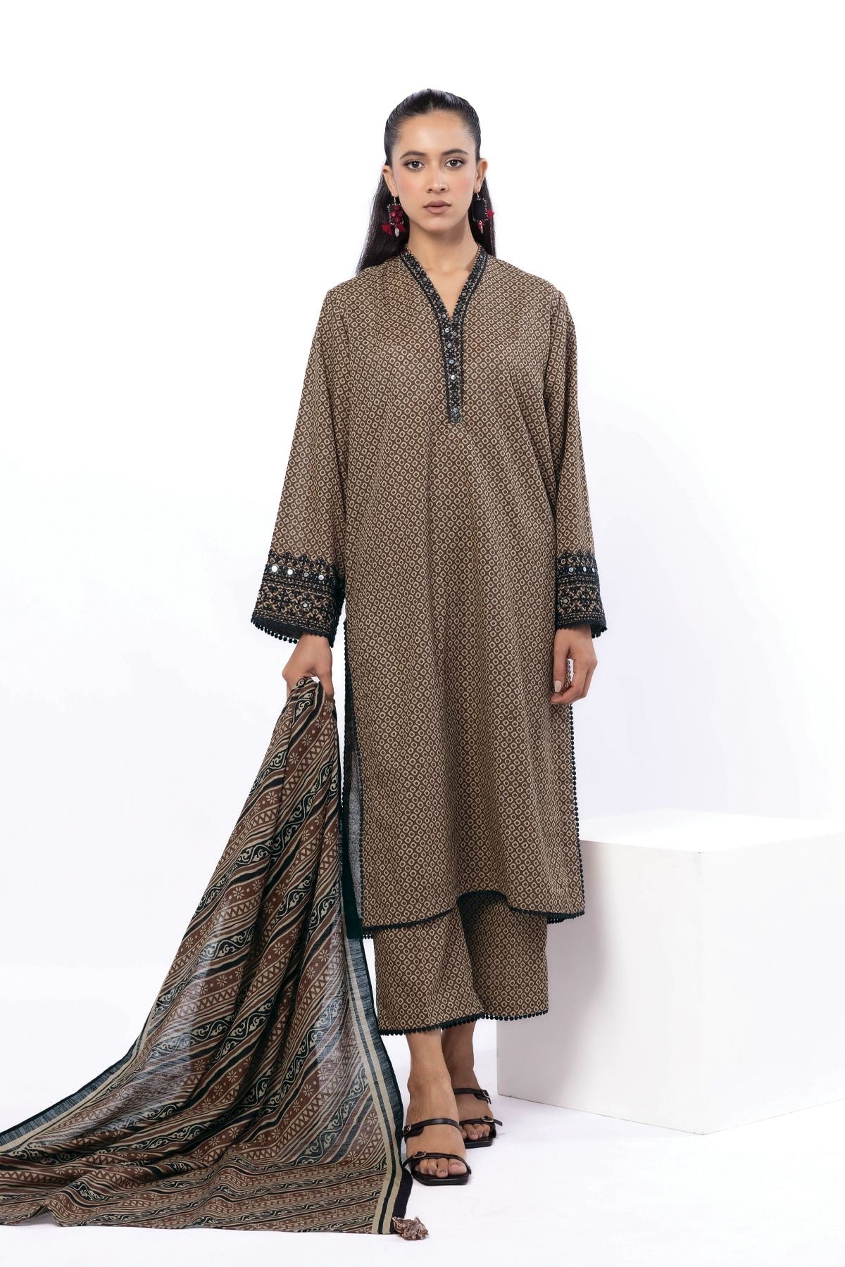 Embroidered Light Khaddar Tailored 3 Piece - CV05AST-VG