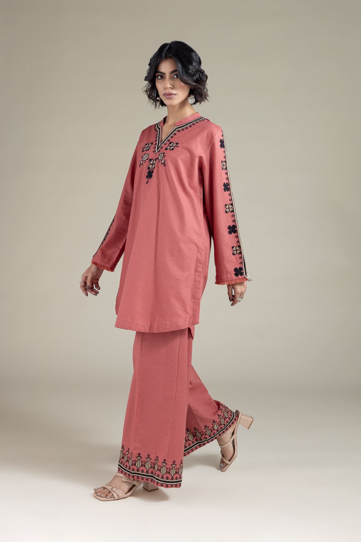 Embroidered Khaddar Kurta - 25-09-11E3-07TA-VG