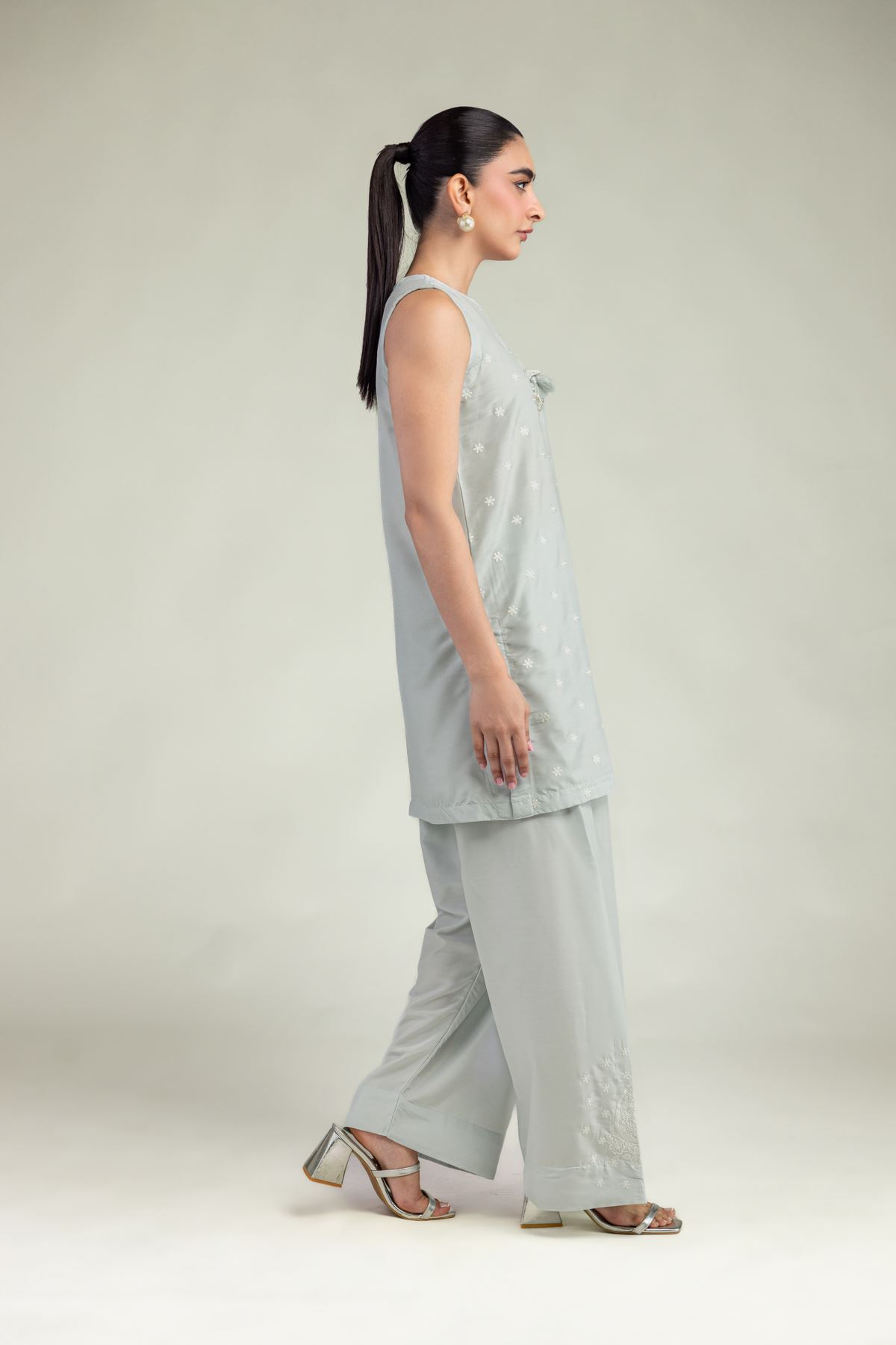 Embroidered Arabic Lawn Lawn Sleeveless Kurta - 1-26-245-A-J1-VG