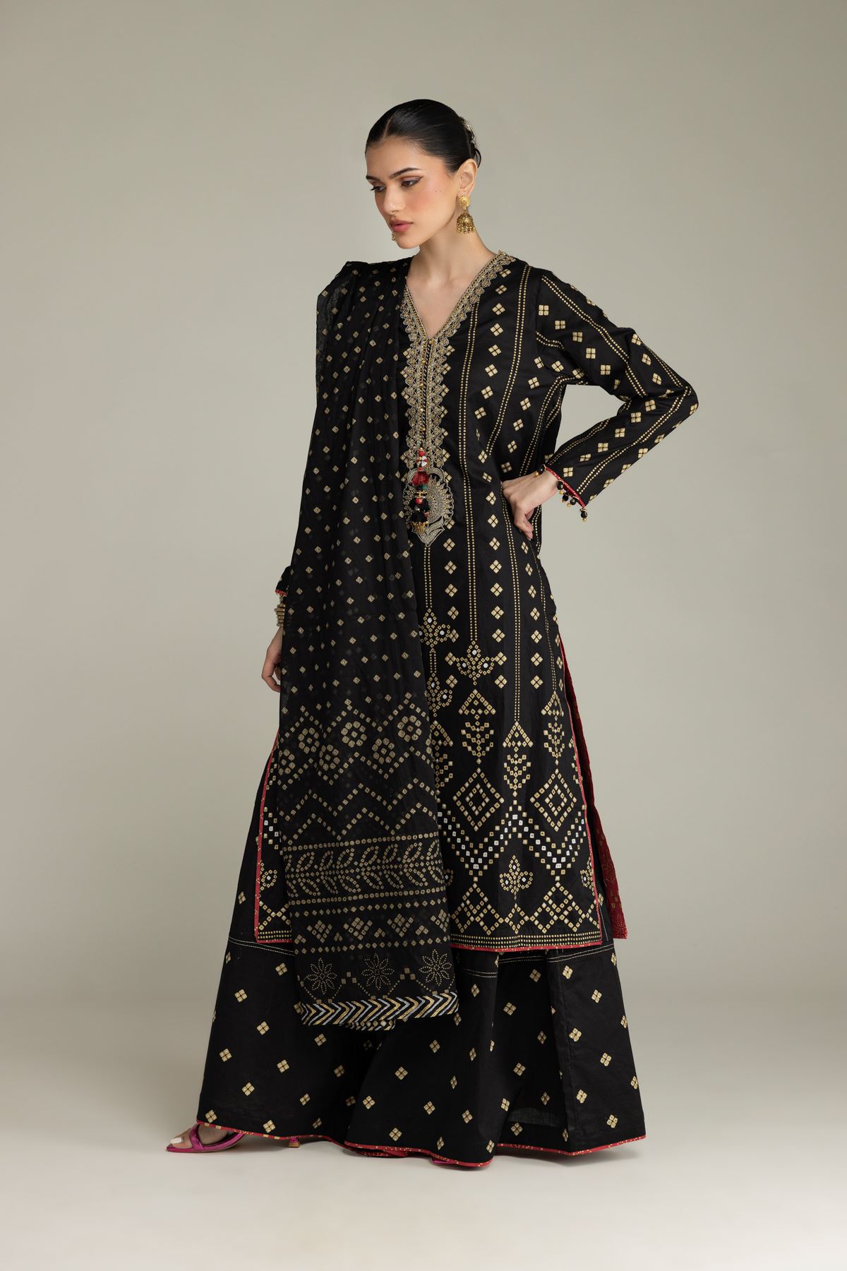 Embroidered Cambric Black Co-ord Set - T-A11-26-106FE2-VG