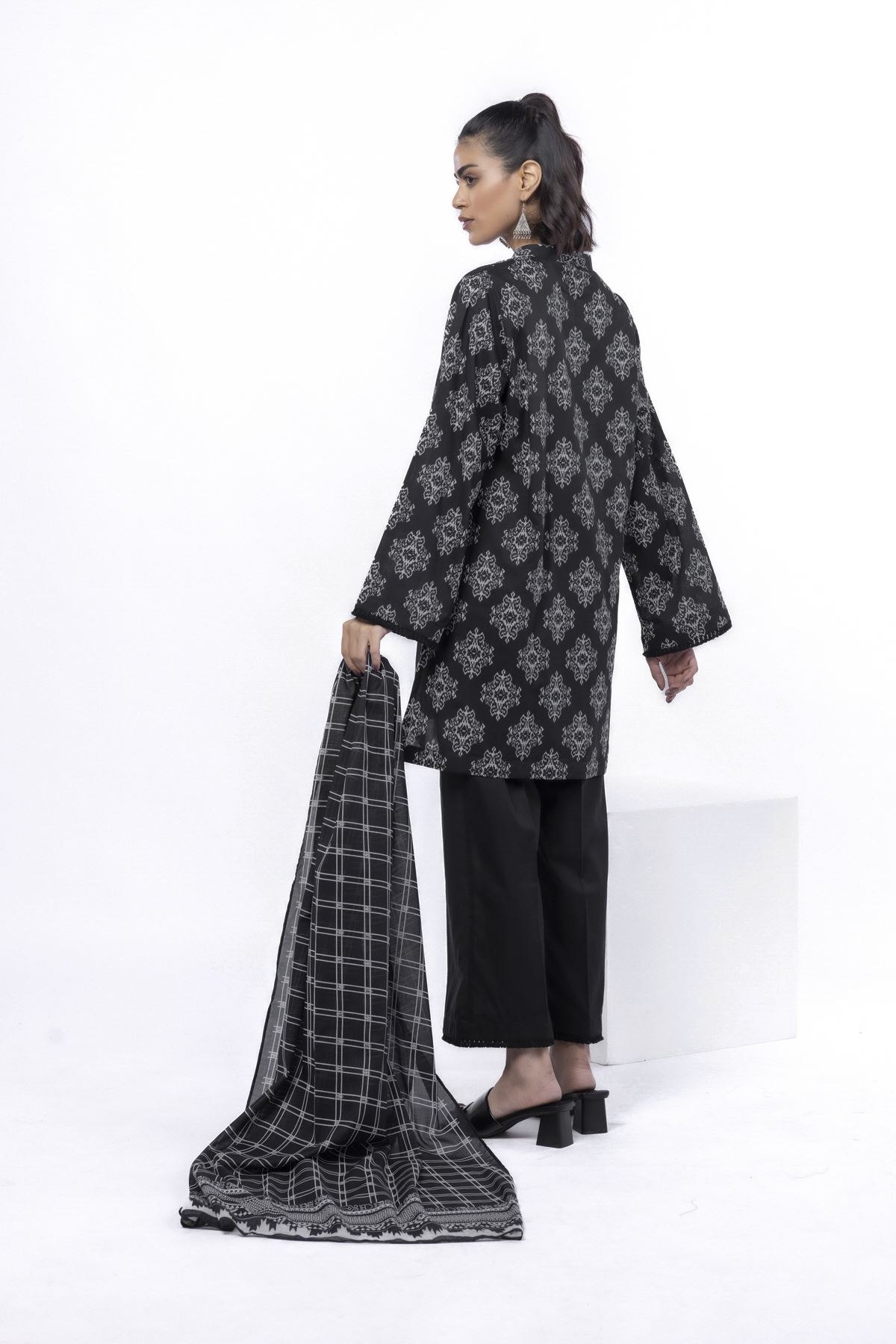 Printed Lawn Fabrics 3 Piece - CA02A-VG