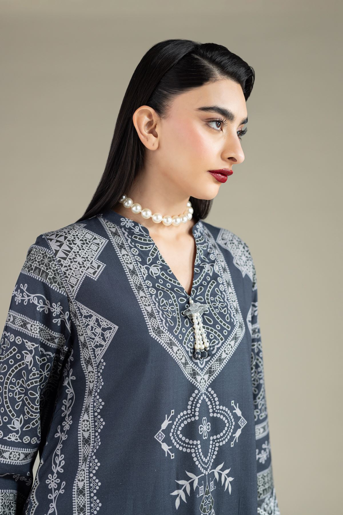 Embroidered Raw Silk Kurta - 25-10-12E6-03TA-VG