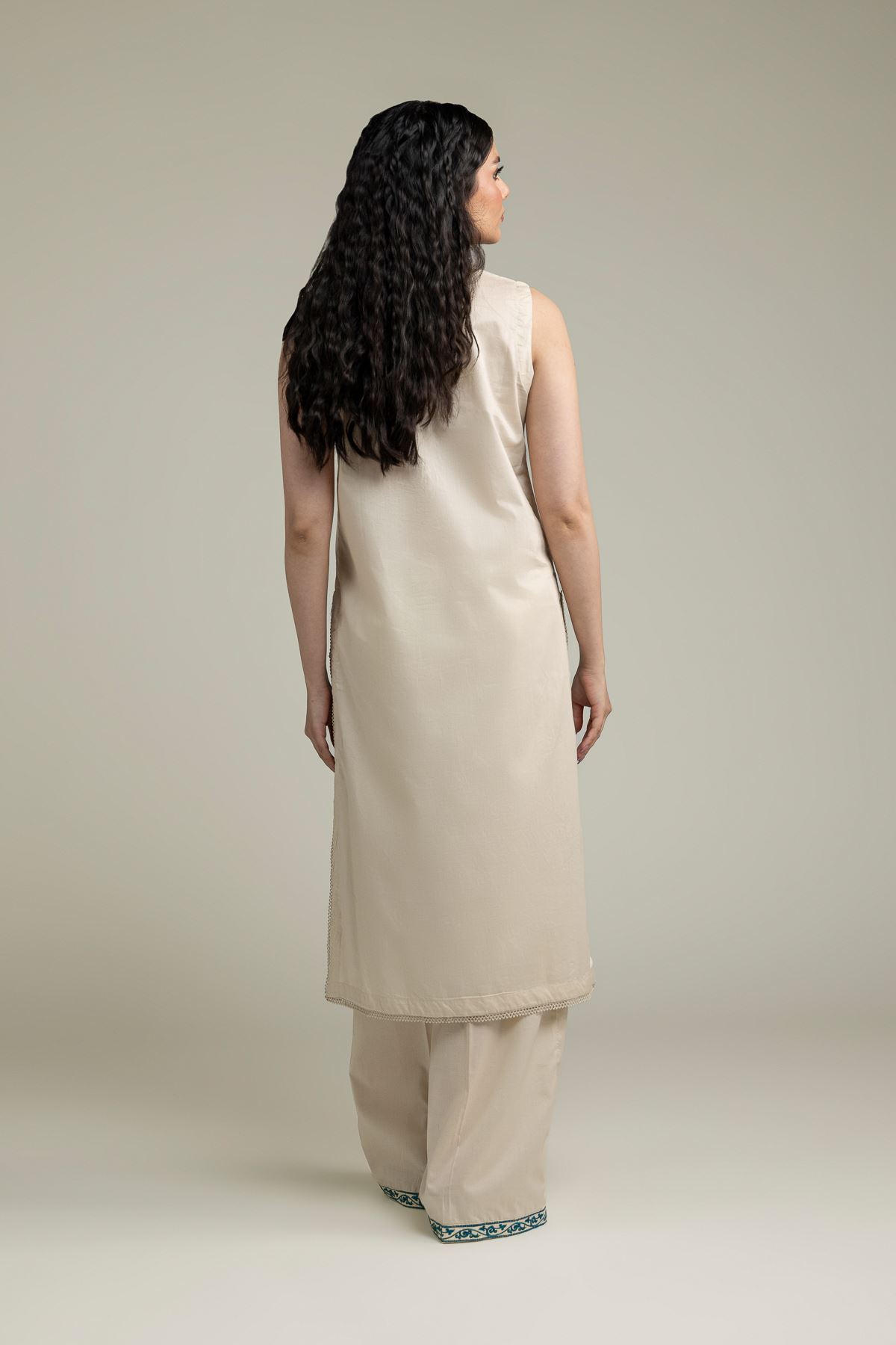 Embroidered Cambric Floral Sleeveless Kurta - 1-26-231-A-F1-VG