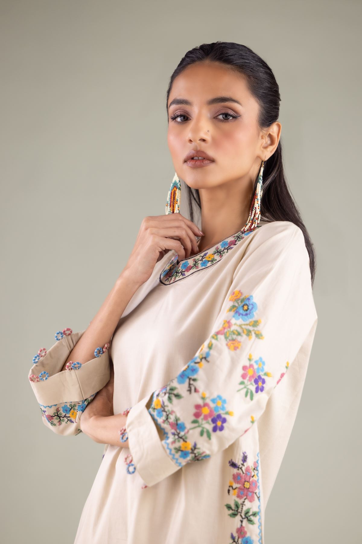 Embroidered Cambric Floral Threadwork Kurta - 1-26-125-A-D-VG