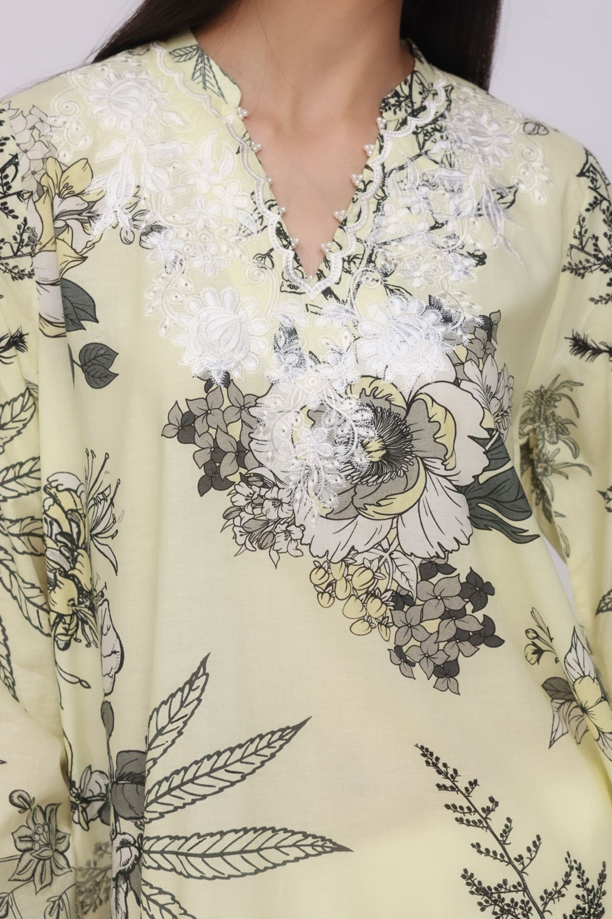 Embroidered Lawn Kurta - 25-03E40-04BA-VG