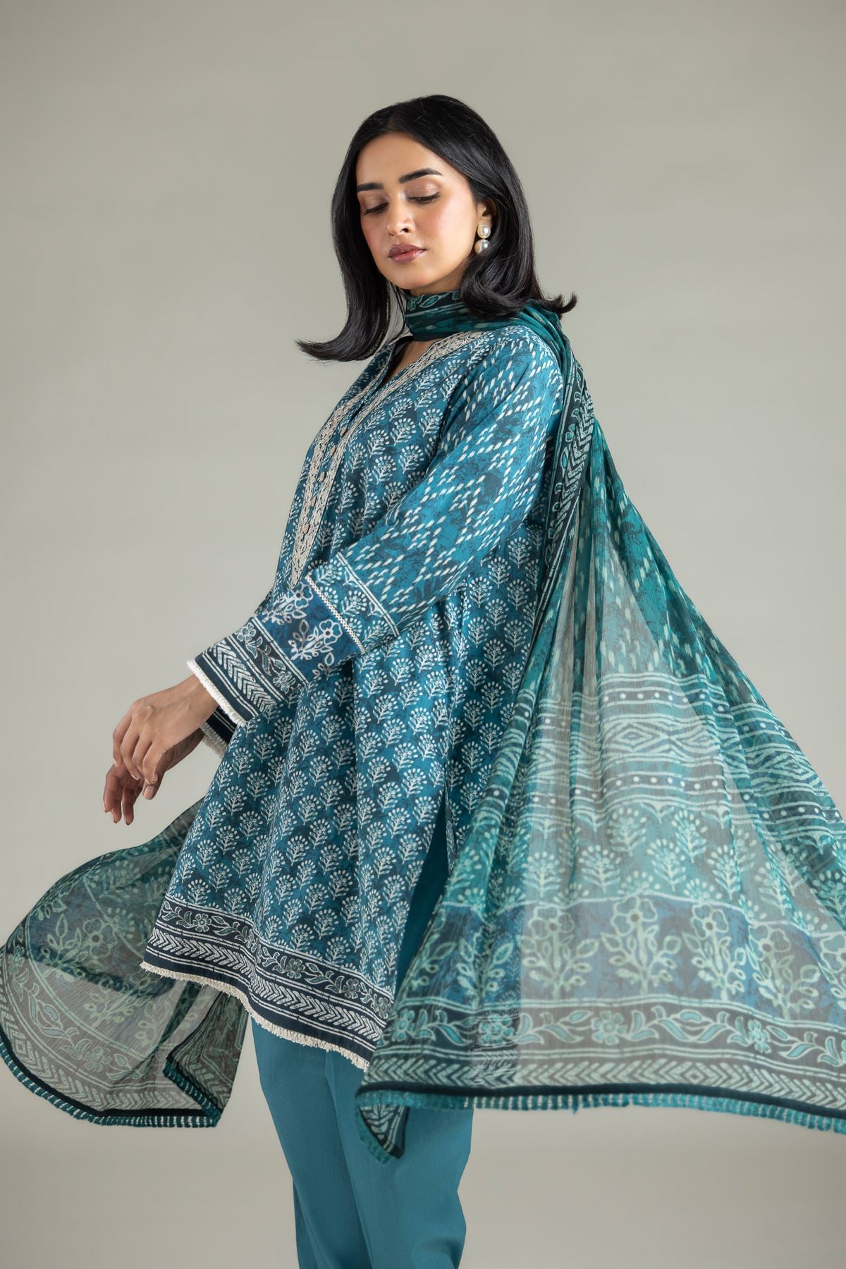 Embroidered Lawn 3-Piece Lawn Suit - T-A33-26-106FI-VG