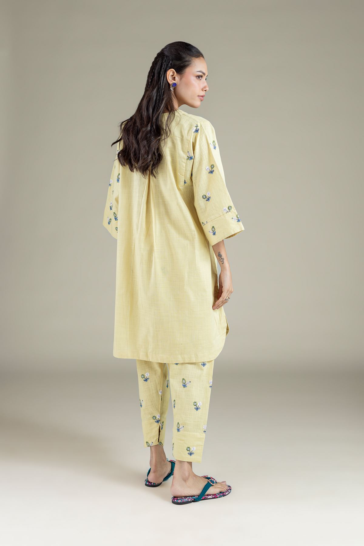 Embroidered Heavy Textured Cotton Kurta - 25-10-11E6-01TA-VG