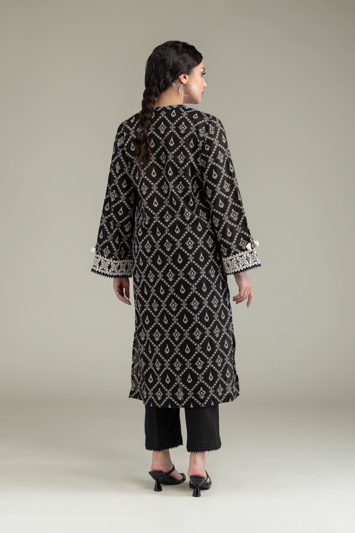 Embroidered Lawn Black Lawn Kurta - 2-26-204-A-A1-VG