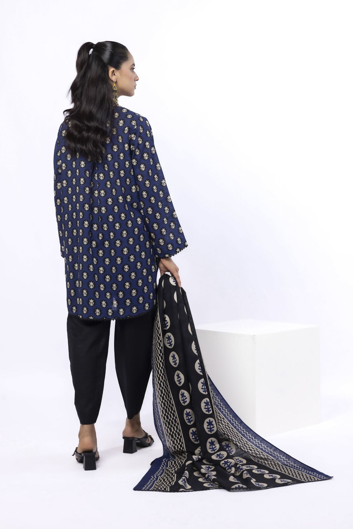 Printed Light Khaddar Fabrics 3 Piece - A22-26-102FG1-VG