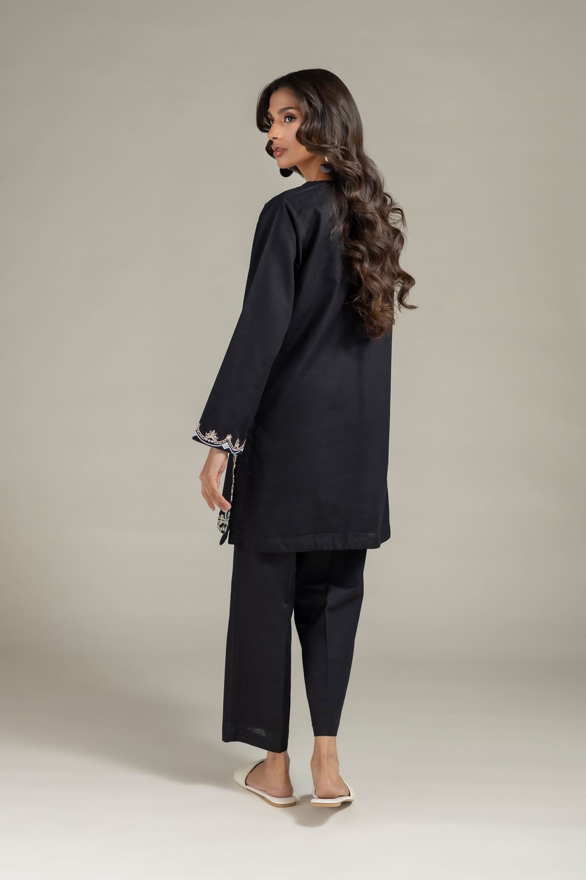 Embroidered Khaddar Kurta - 25-10-11E8-10TB-VG