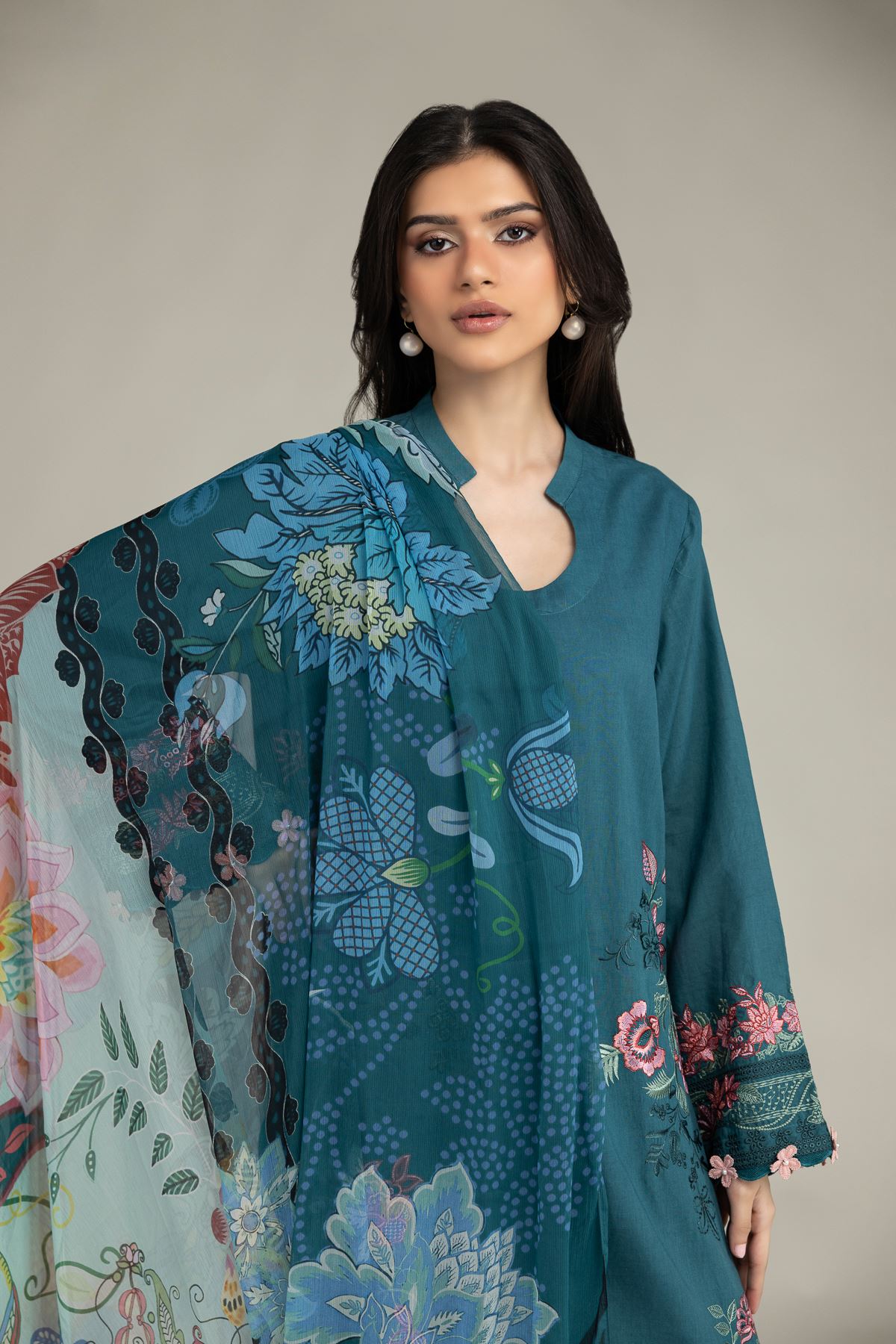 Embroidered Cambric Fabrics 3 Piece - A22-26-219FJ1-VG