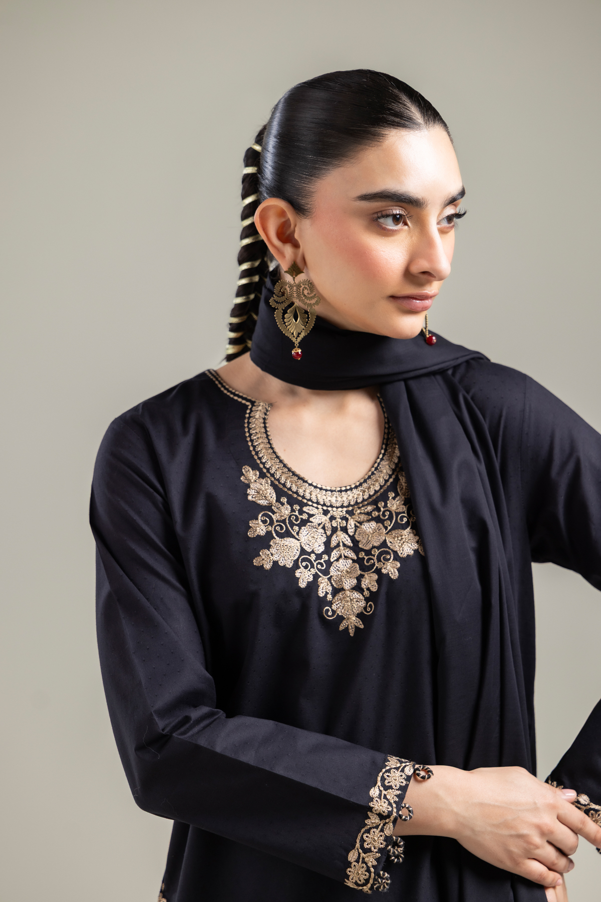 Embroidered Lawn Black Lawn Dupatta - 1-26-121-A-B-VG