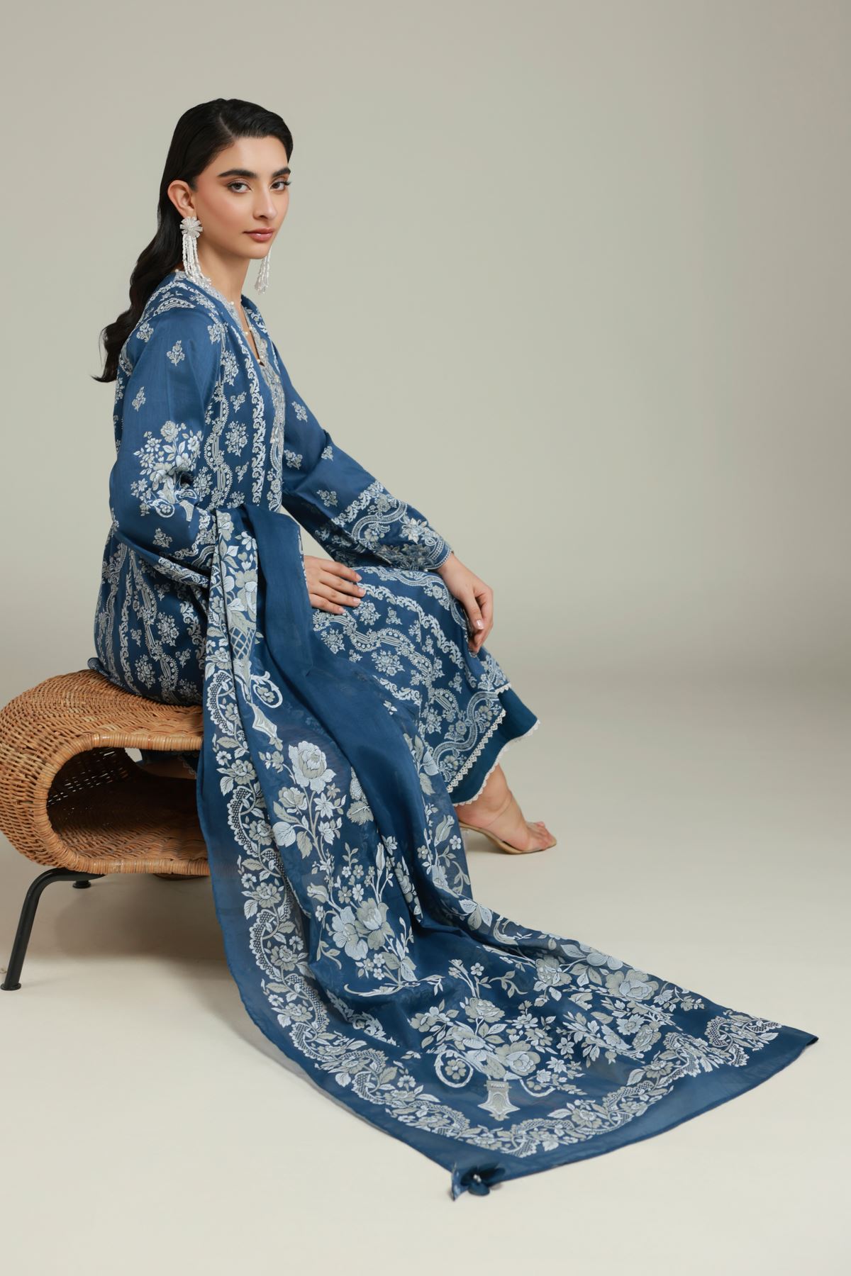 Embroidered Lawn Tailored 3 Piece - 1-26-122-A-A-VG