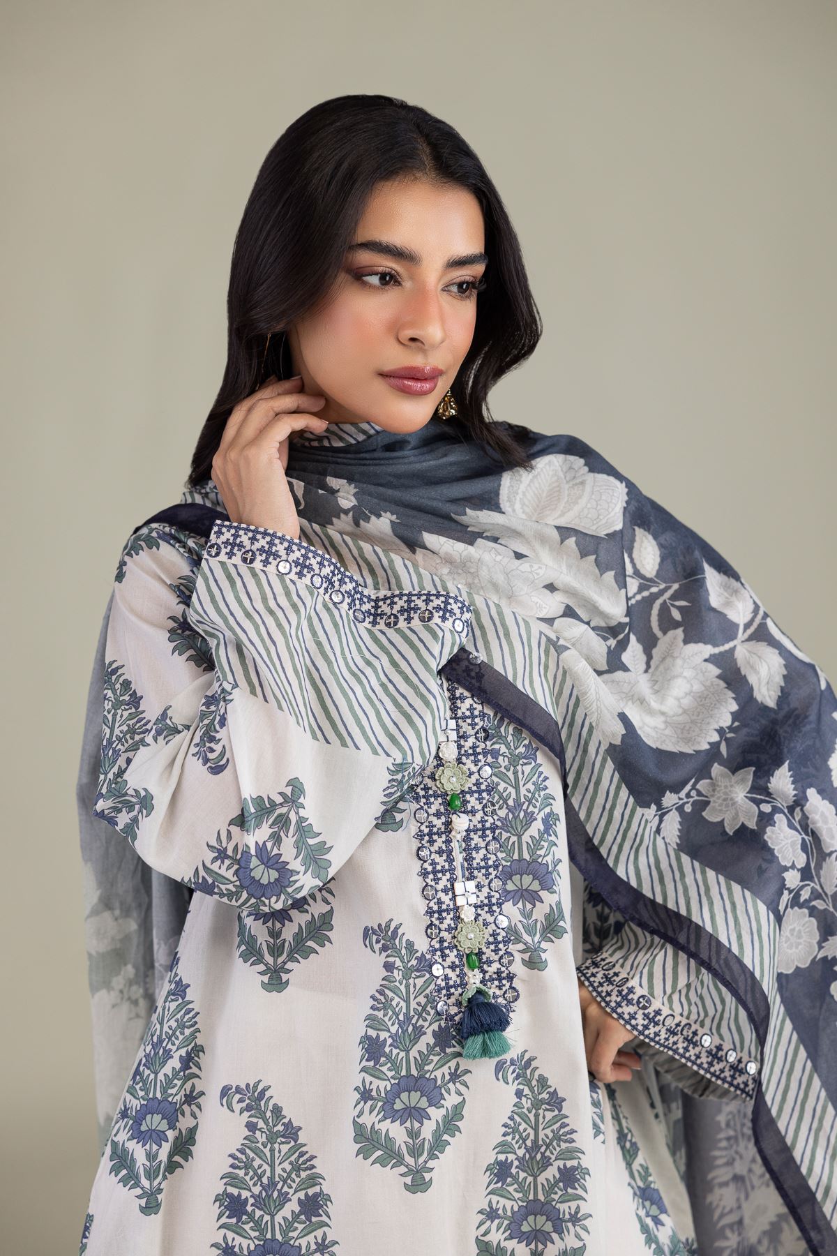 Embroidered Lawn Fabrics 3 Piece - A22-26-208FG2-VG