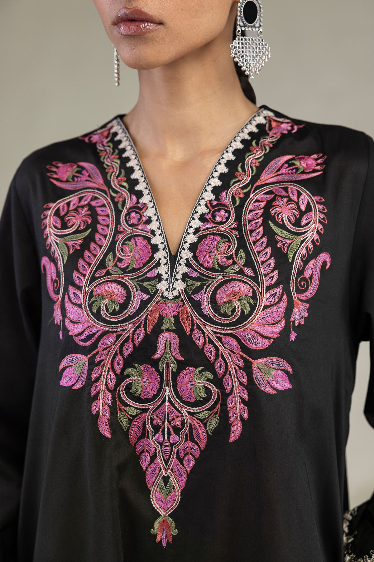 Embroidered Cambric Black Longline Kurta - 1-26-226-A-I1-VG
