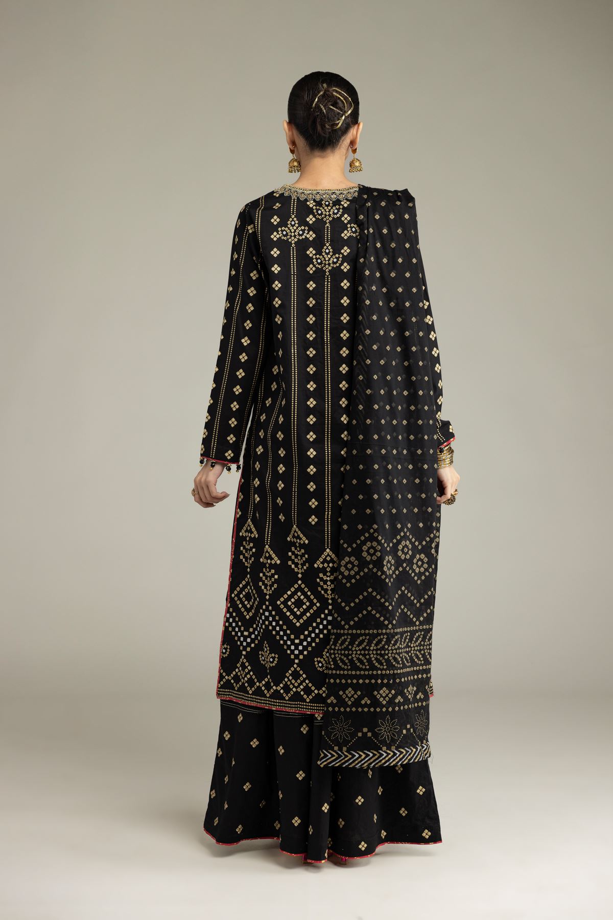 Embroidered Cambric Black Co-ord Set - T-A11-26-106FE2-VG