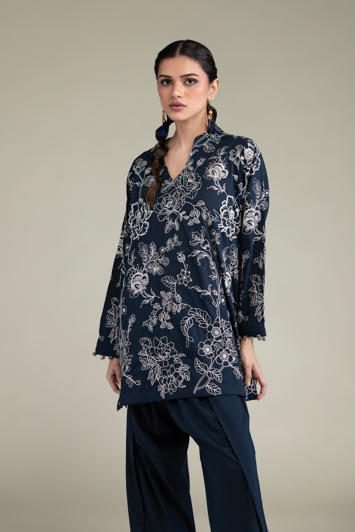 Embroidered Cambric Floral Threadwork Kurta - 2-26-212-A-D1-VG