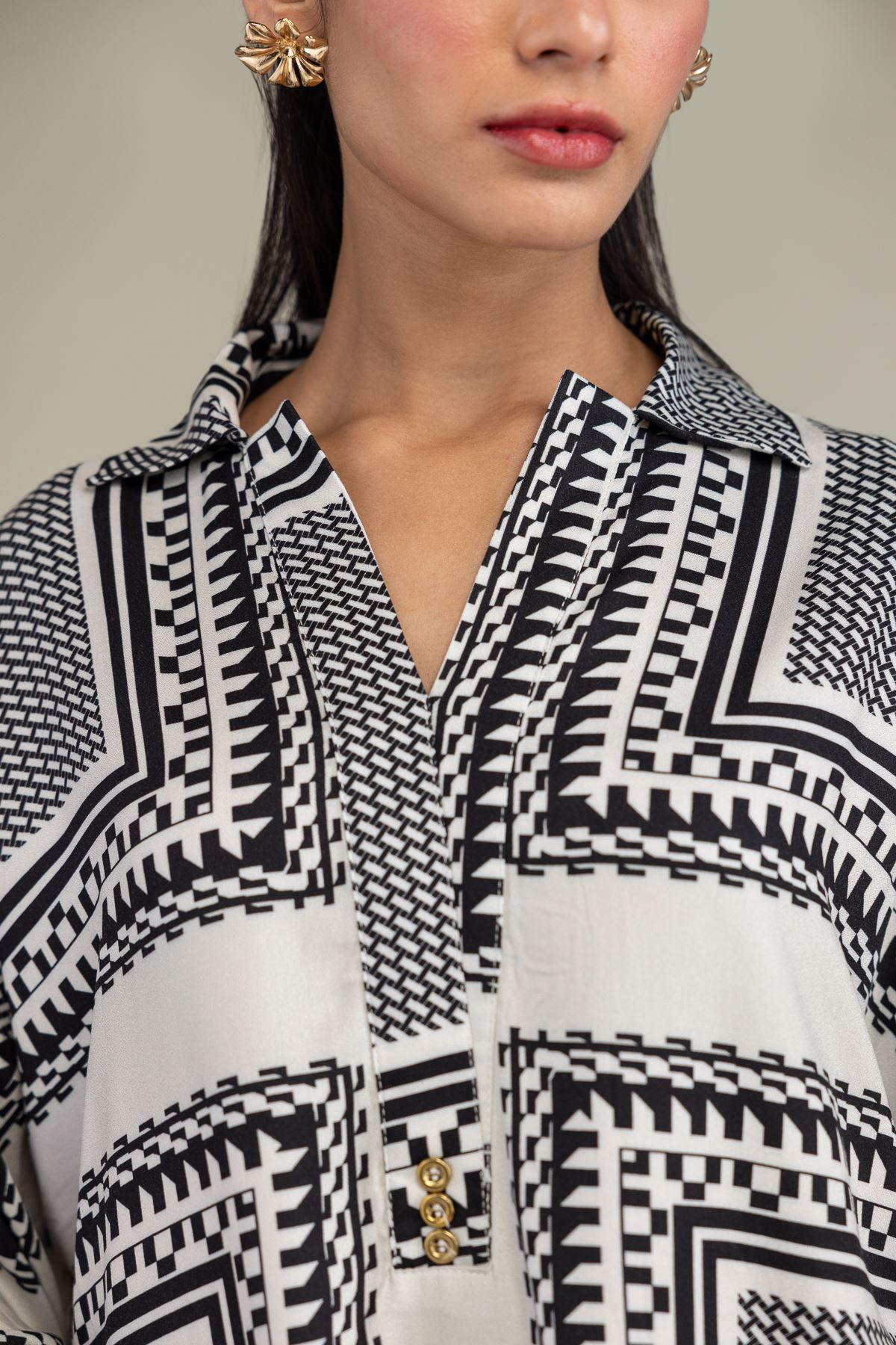Embroidered Viscose Crepe Short V-Neck Shirt - 2-26-301-B-F1-VG