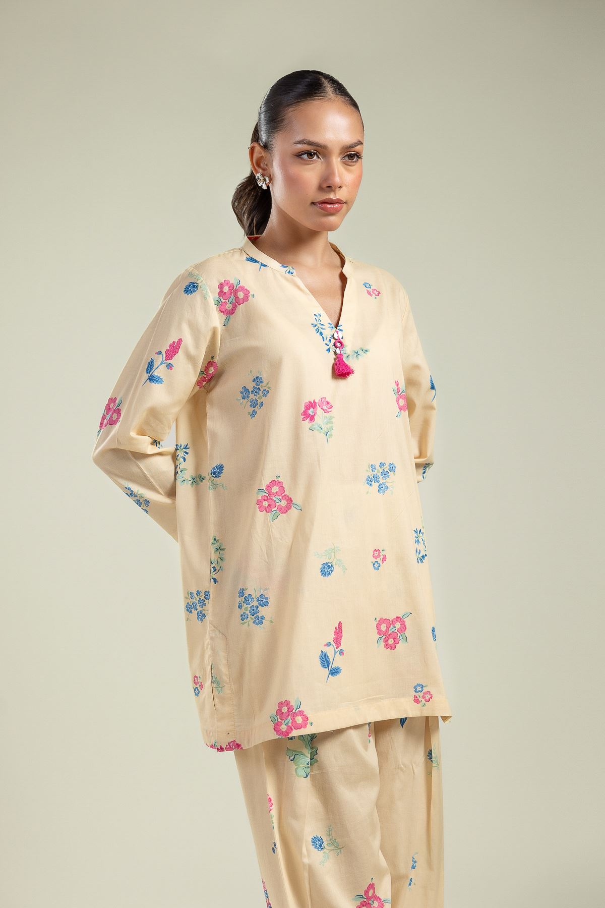 Printed Cambric Floral Tassel Kurta - 26-01-2E1-07TA-VG