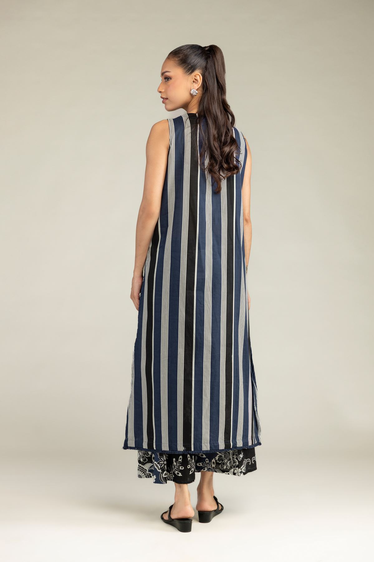 Printed Cambric Sleeveless Longline Kurta - 2-26-308-A-G1-VG