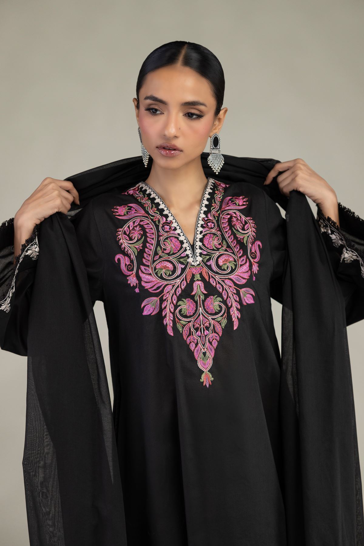 Embroidered Lawn Black Lawn Dupatta - 1-26-325-A-I1-VG