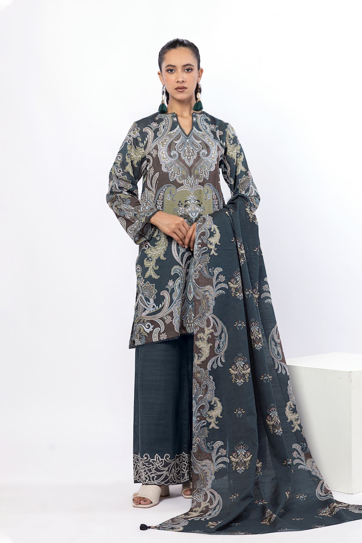 Embroidered Light Khaddar Fabrics 3 Piece - MT23A-VG