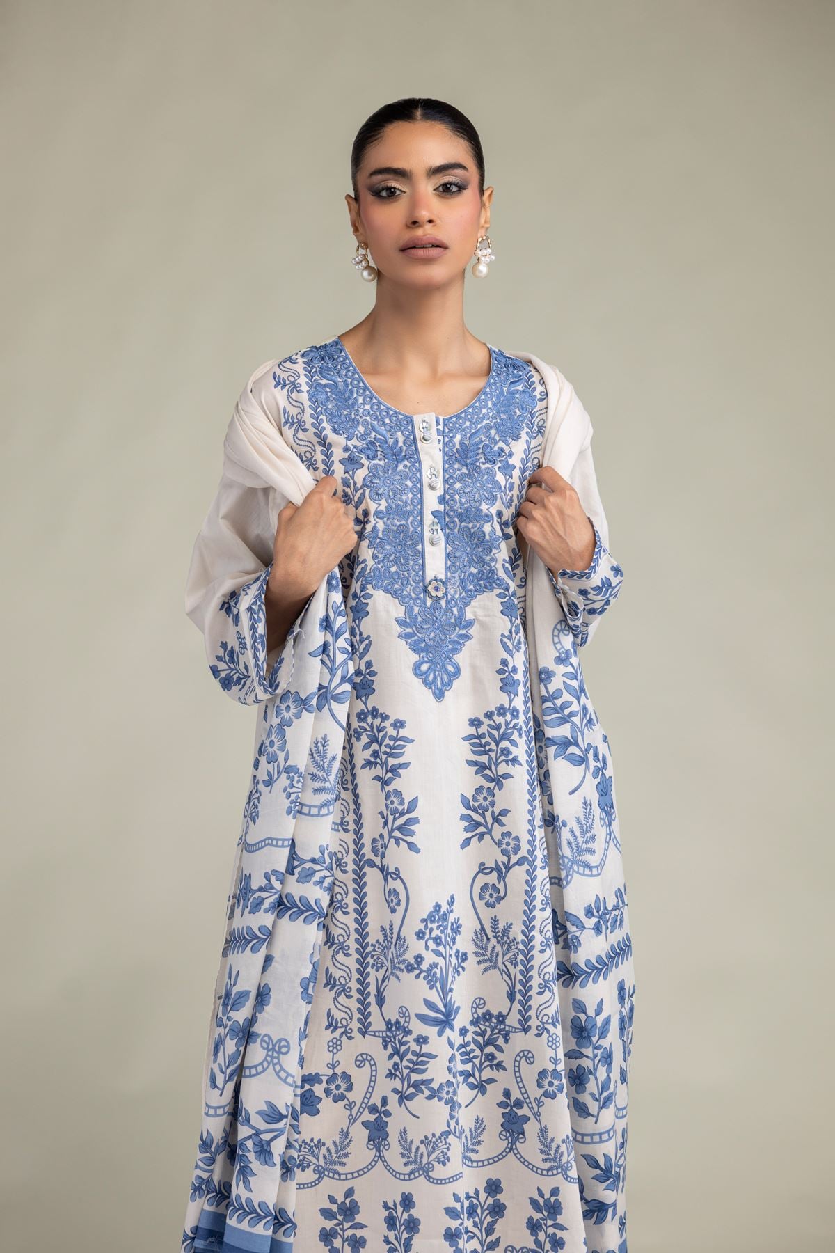 Embroidered Lawn Tailored 3-Piece Lawn - 1-26-102-A-F-VG