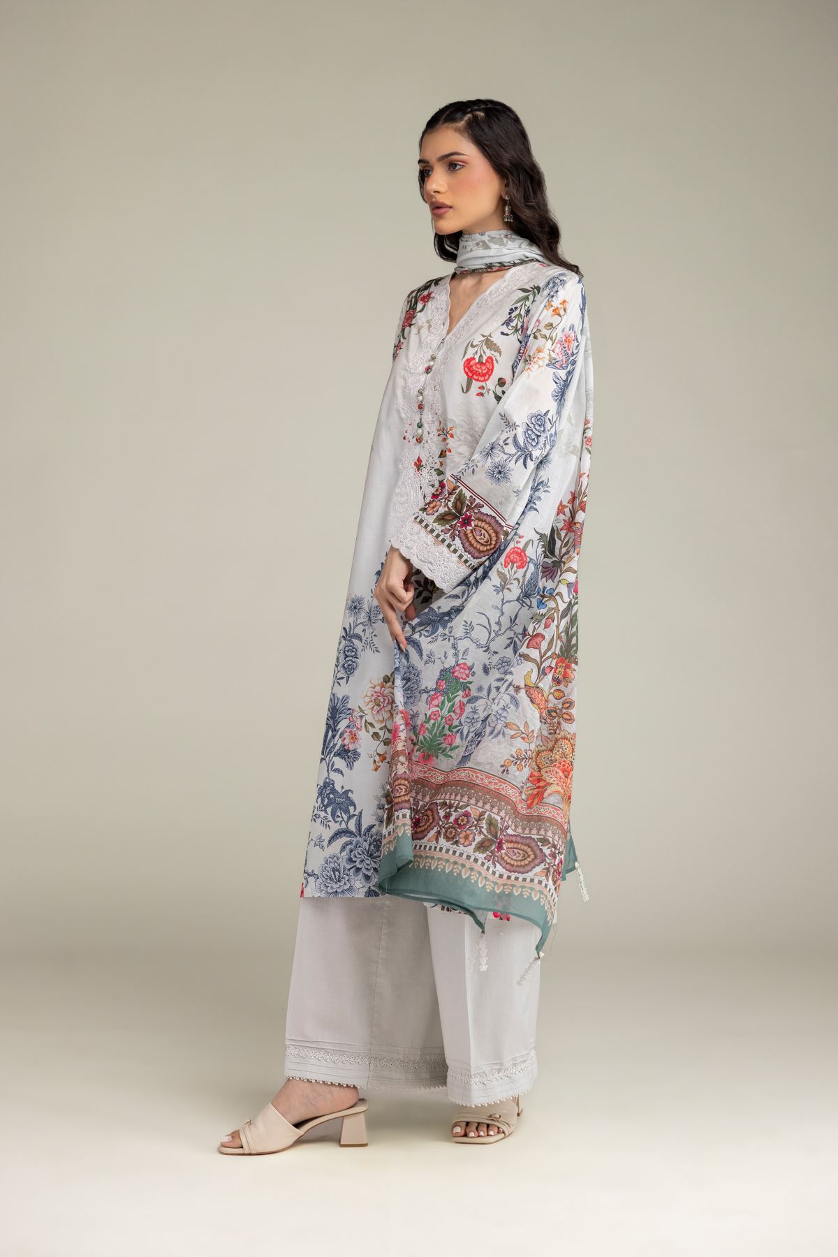 Embroidered Cambric Fabrics 3 Piece - A22-26-201FC1-VG